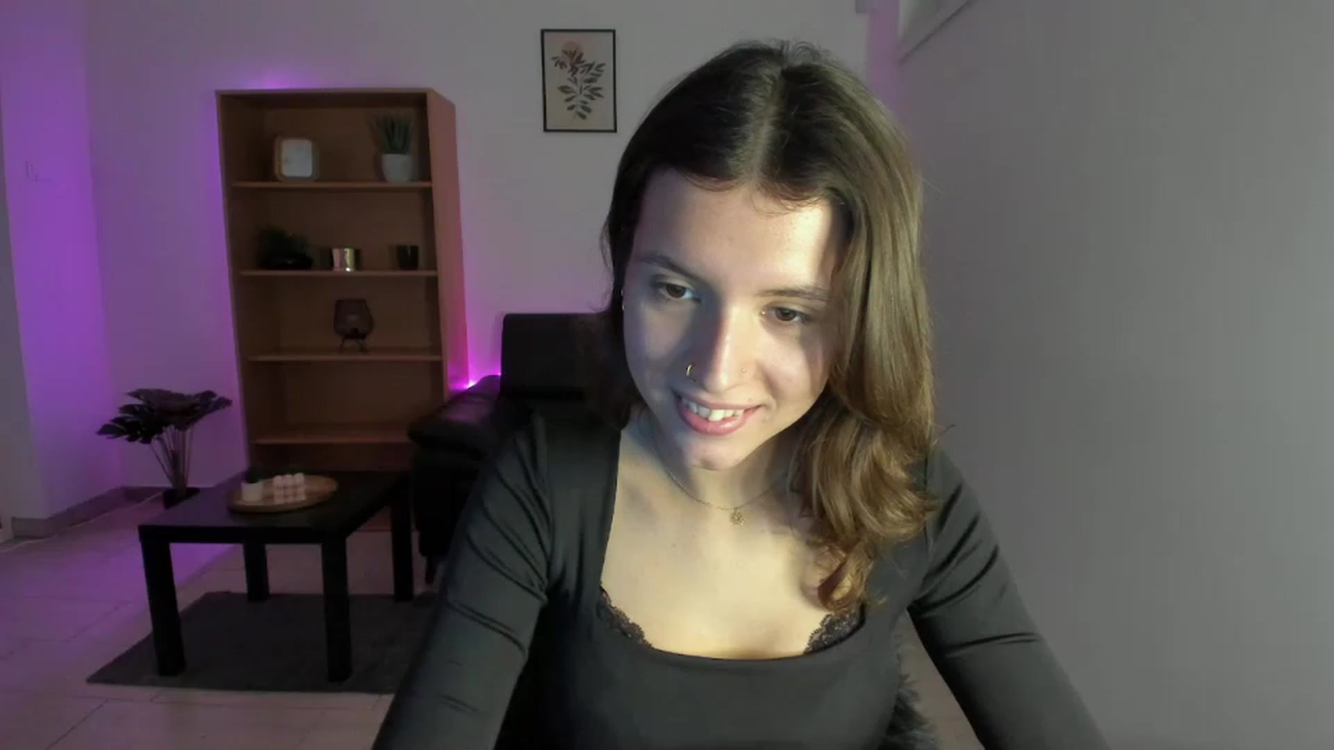 Gallery image thumbnail from SaraJaay18's myfreecams stream on, 12/21/2022, 11:39 image 2 of 20
