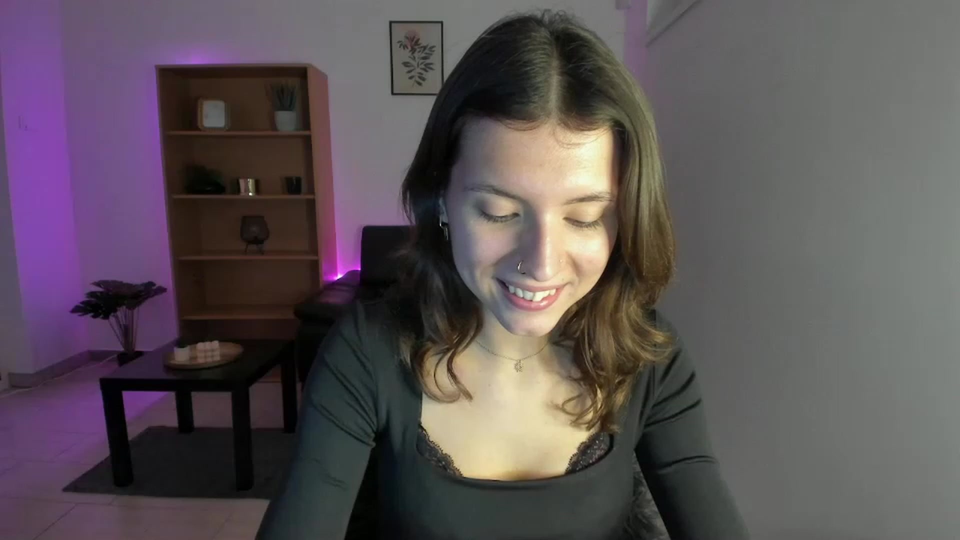 Gallery image thumbnail from SaraJaay18's myfreecams stream on, 12/21/2022, 11:39 image 14 of 20