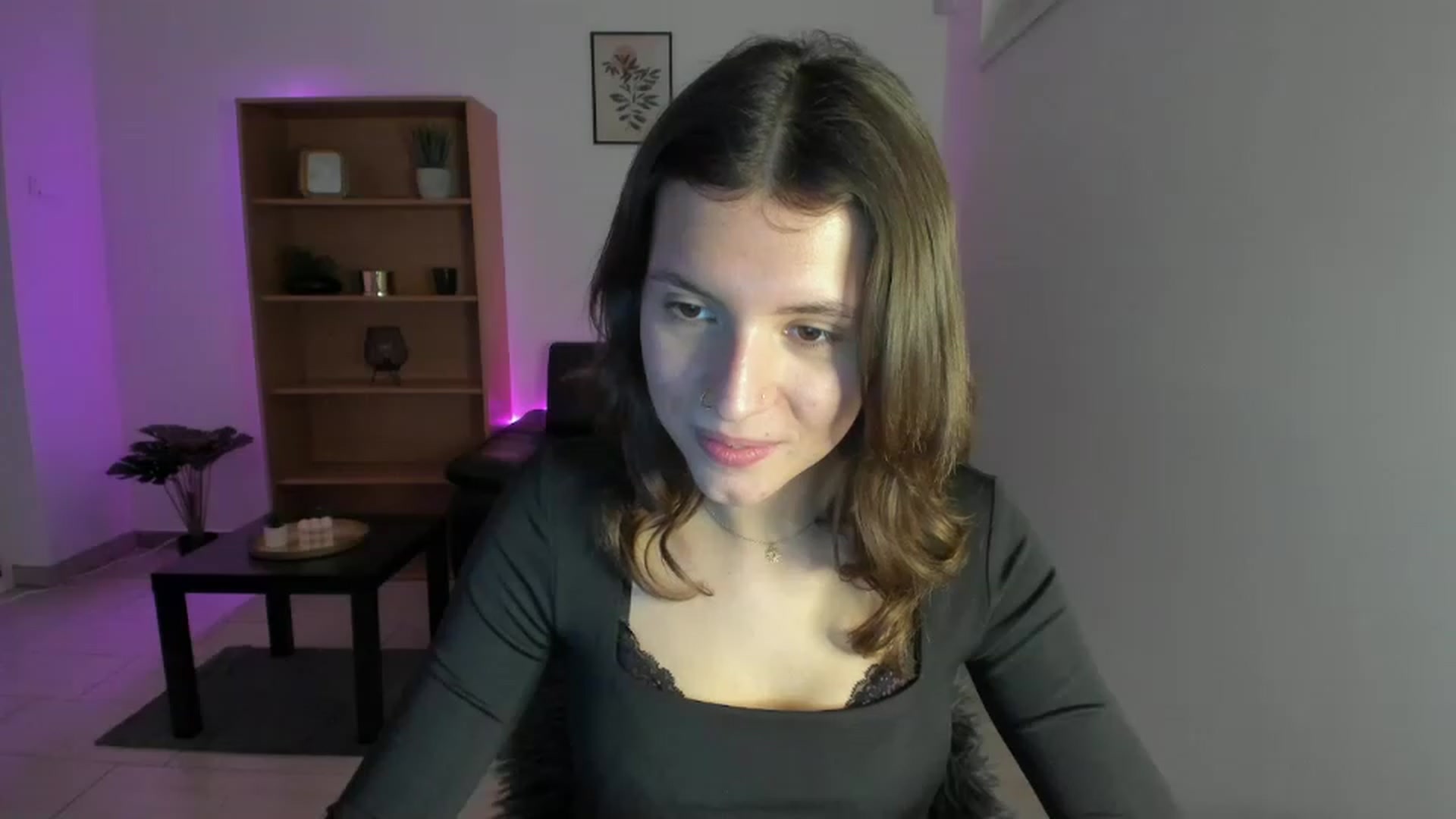 Gallery image thumbnail from SaraJaay18's myfreecams stream on, 12/21/2022, 11:39 image 18 of 20