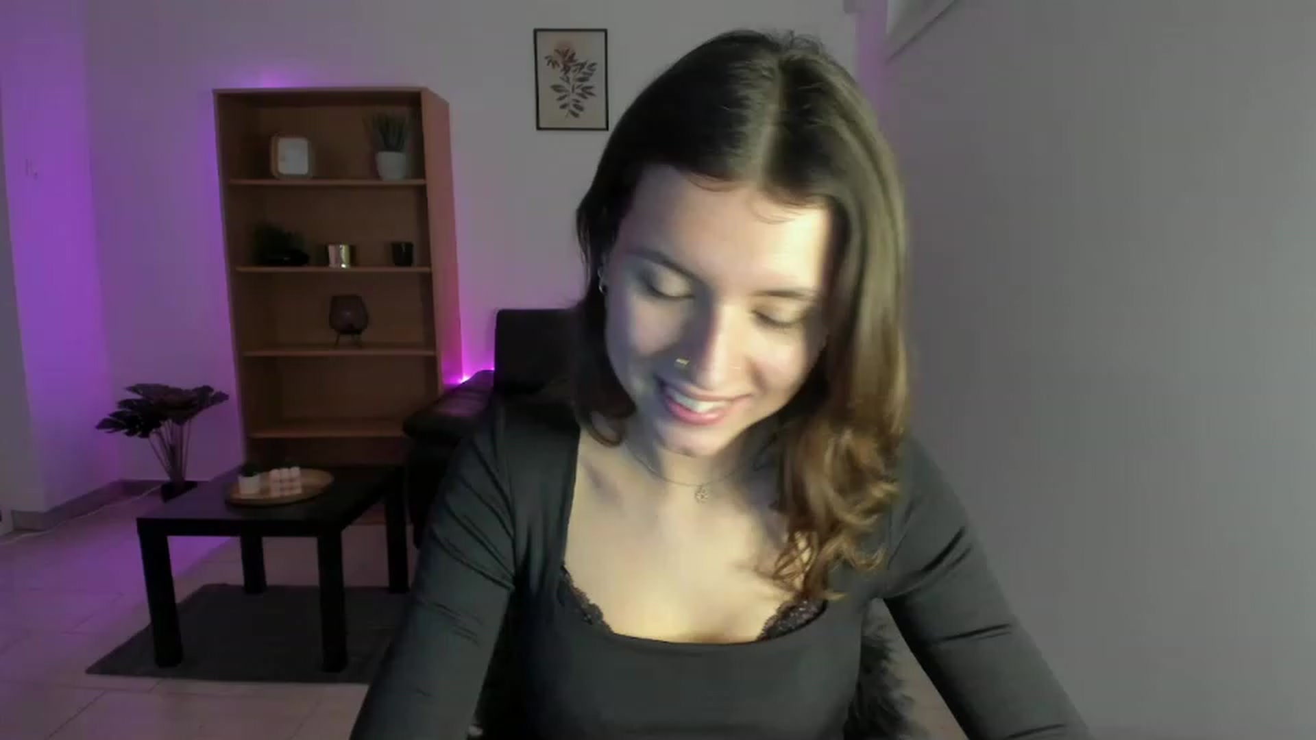 Gallery image thumbnail from SaraJaay18's myfreecams stream on, 12/21/2022, 11:39 image 12 of 20