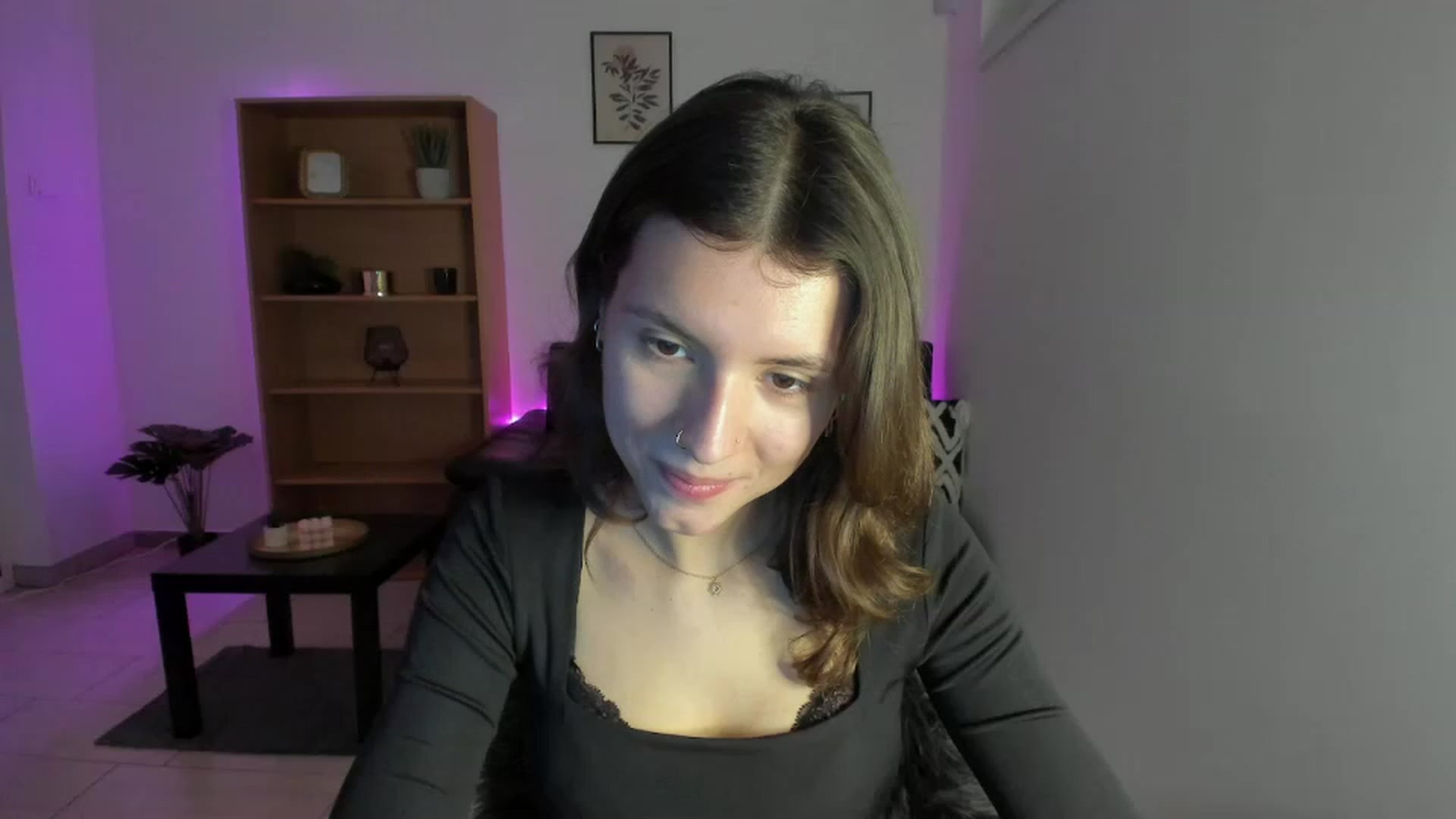 Gallery image thumbnail from SaraJaay18's myfreecams stream on, 12/21/2022, 11:39 image 7 of 20