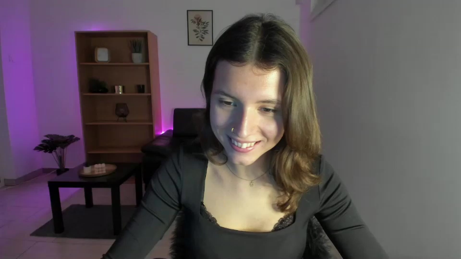 Gallery image thumbnail from SaraJaay18's myfreecams stream on, 12/21/2022, 11:39 image 5 of 20