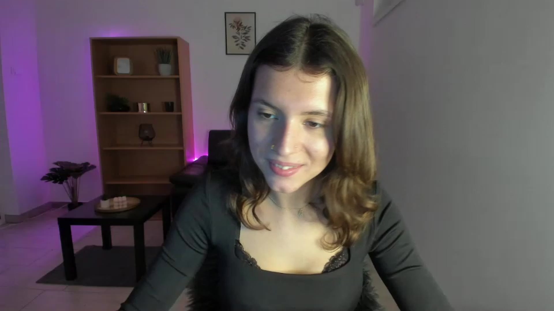 Gallery image thumbnail from SaraJaay18's myfreecams stream on, 12/21/2022, 11:39 image 16 of 20