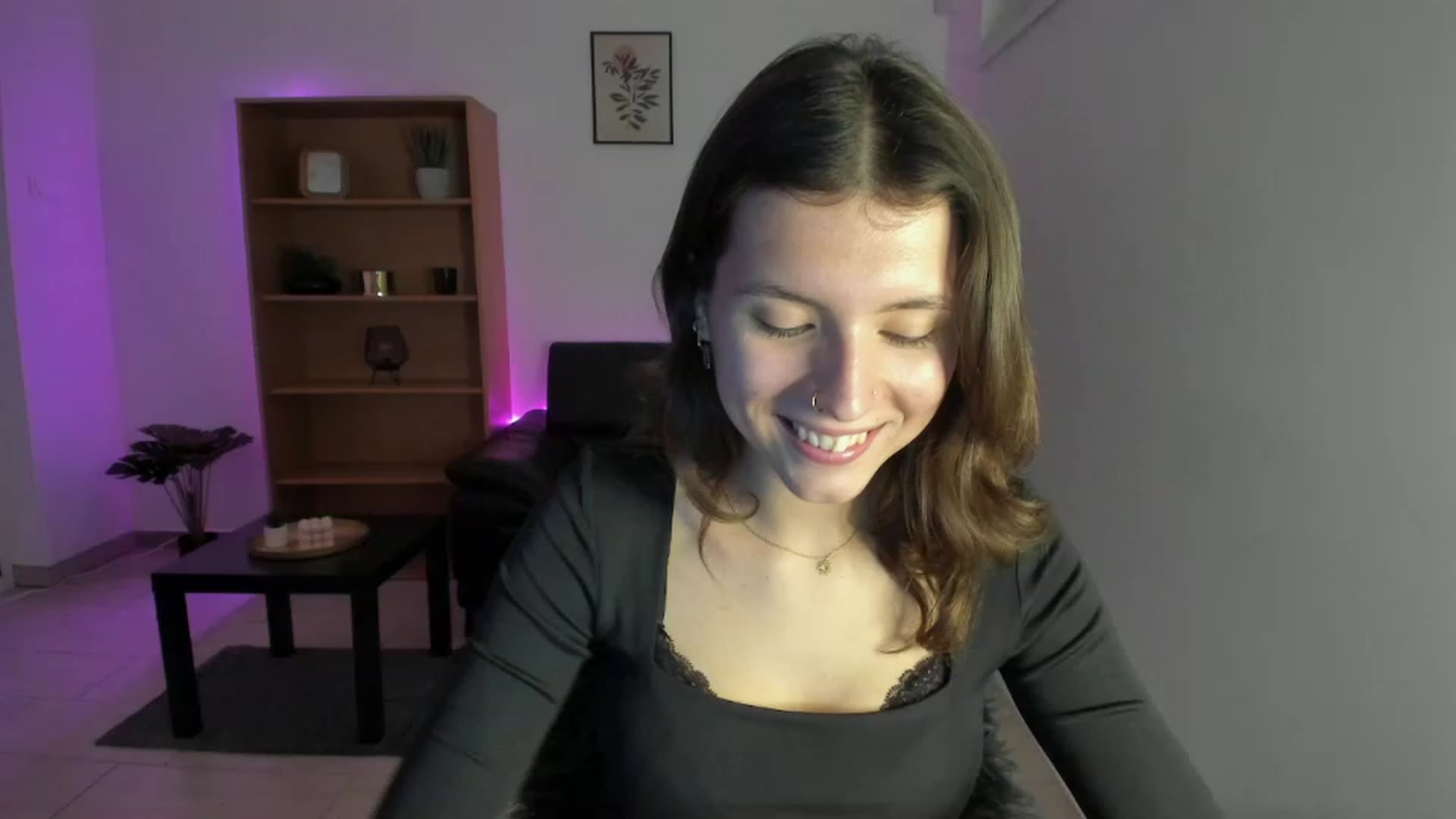 Gallery image thumbnail from SaraJaay18's myfreecams stream on, 12/21/2022, 11:39 image 8 of 20
