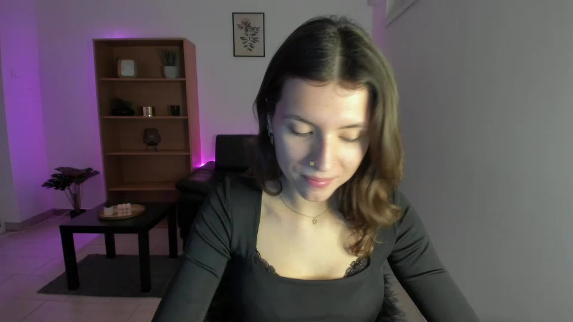 Gallery image thumbnail from SaraJaay18's myfreecams stream on, 12/21/2022, 11:39 image 3 of 20