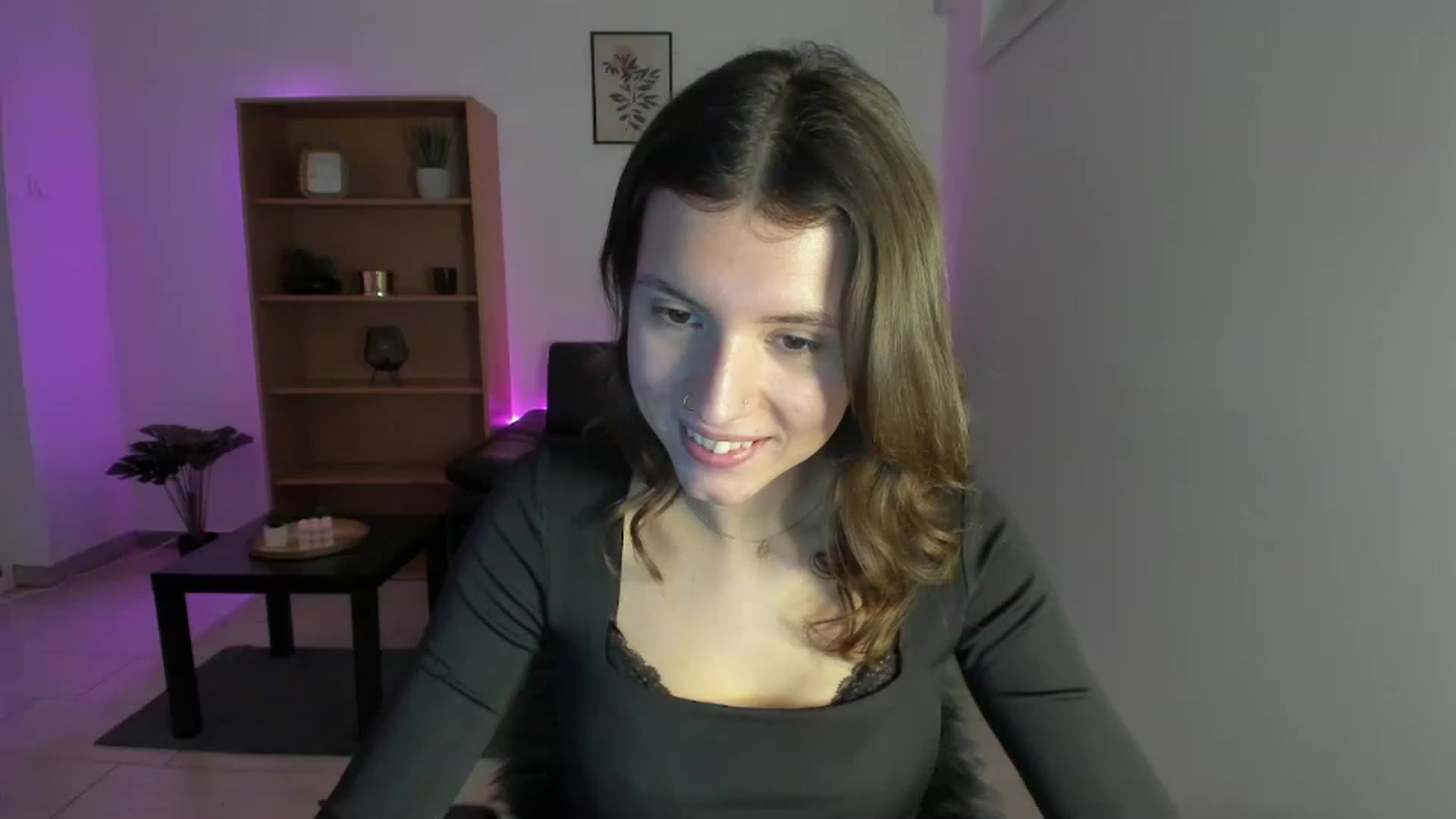 Gallery image thumbnail from SaraJaay18's myfreecams stream on, 12/21/2022, 11:39 image 13 of 20