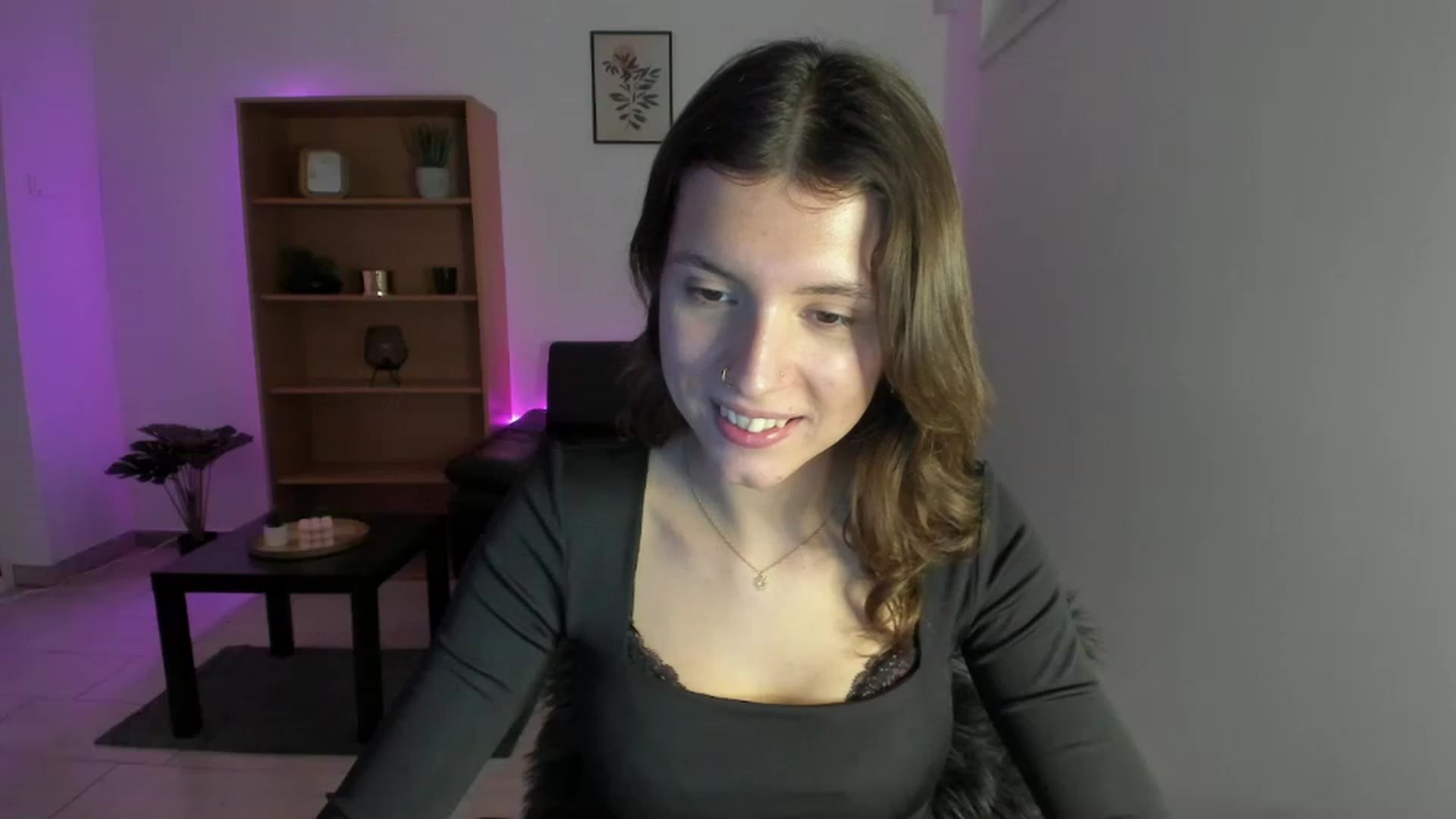 Gallery image thumbnail from SaraJaay18's myfreecams stream on, 12/21/2022, 12:36 image 14 of 20