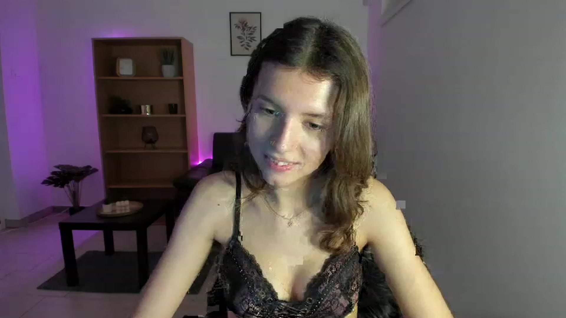 Gallery image thumbnail from SaraJaay18's myfreecams stream on, 12/21/2022, 12:36 image 19 of 20