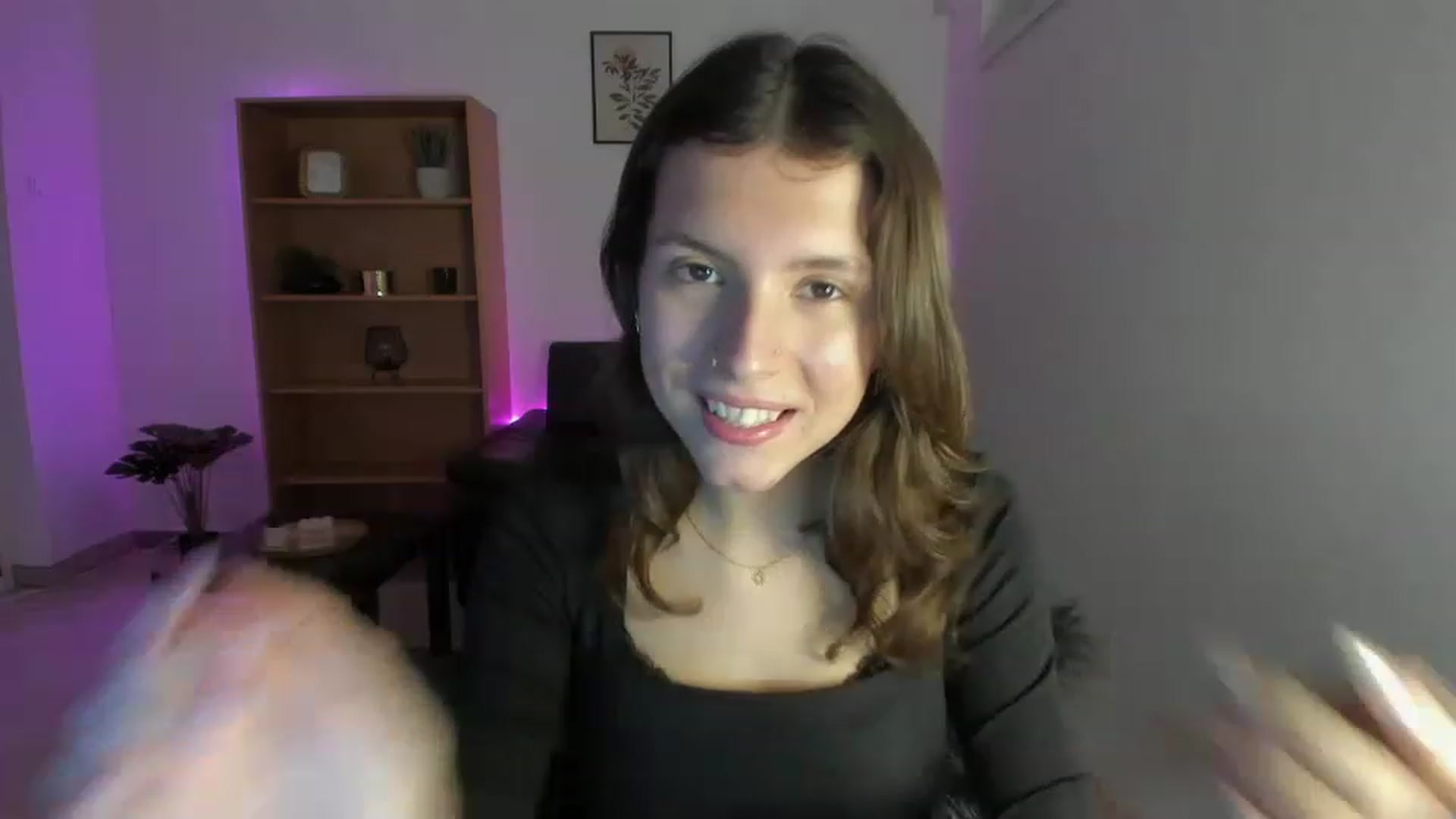 Gallery image thumbnail from SaraJaay18's myfreecams stream on, 12/21/2022, 12:36 image 11 of 20