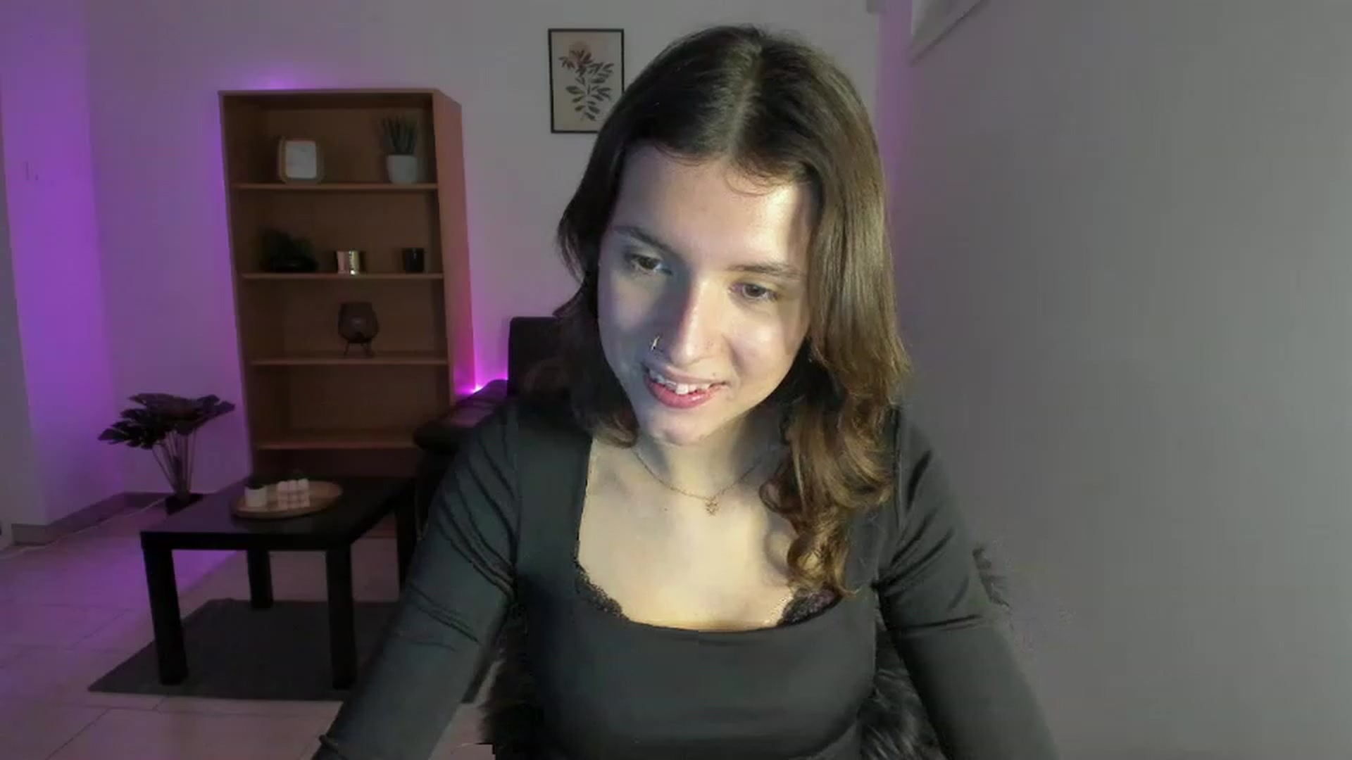 Gallery image thumbnail from SaraJaay18's myfreecams stream on, 12/21/2022, 12:36 image 16 of 20