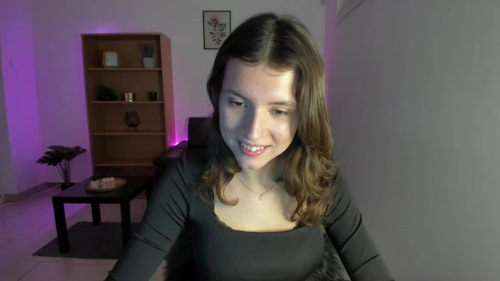 Gallery image thumbnail from SaraJaay18's myfreecams stream on, 12/21/2022, 12:36 image 10 of 20