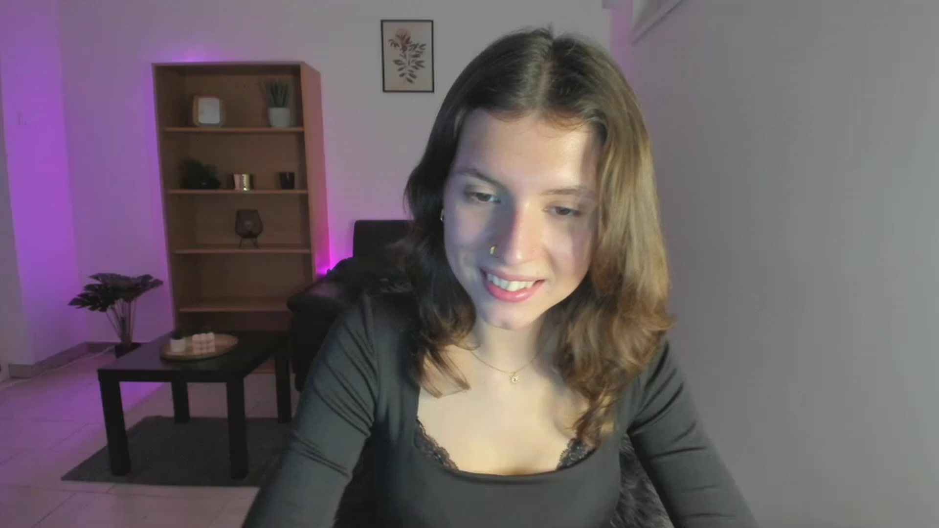 Gallery image thumbnail from SaraJaay18's myfreecams stream on, 12/21/2022, 14:24 image 2 of 20