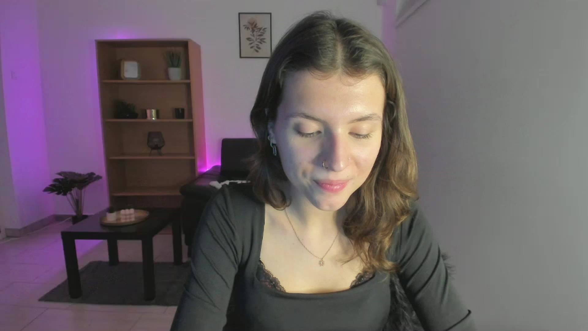 Gallery image thumbnail from SaraJaay18's myfreecams stream on, 12/21/2022, 14:24 image 18 of 20