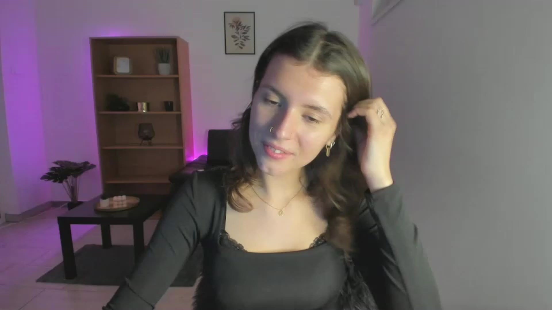 Gallery image thumbnail from SaraJaay18's myfreecams stream on, 12/21/2022, 14:24 image 15 of 20