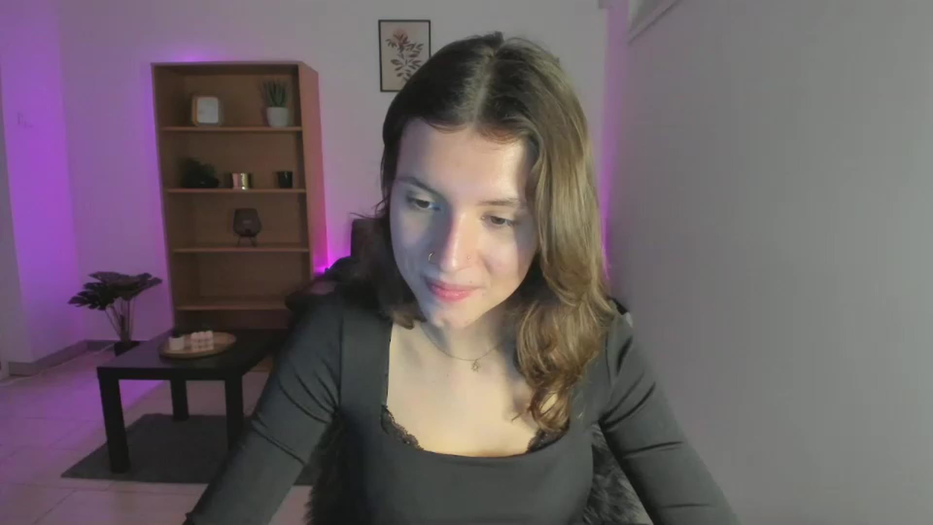 Gallery image thumbnail from SaraJaay18's myfreecams stream on, 12/21/2022, 14:24 image 9 of 20