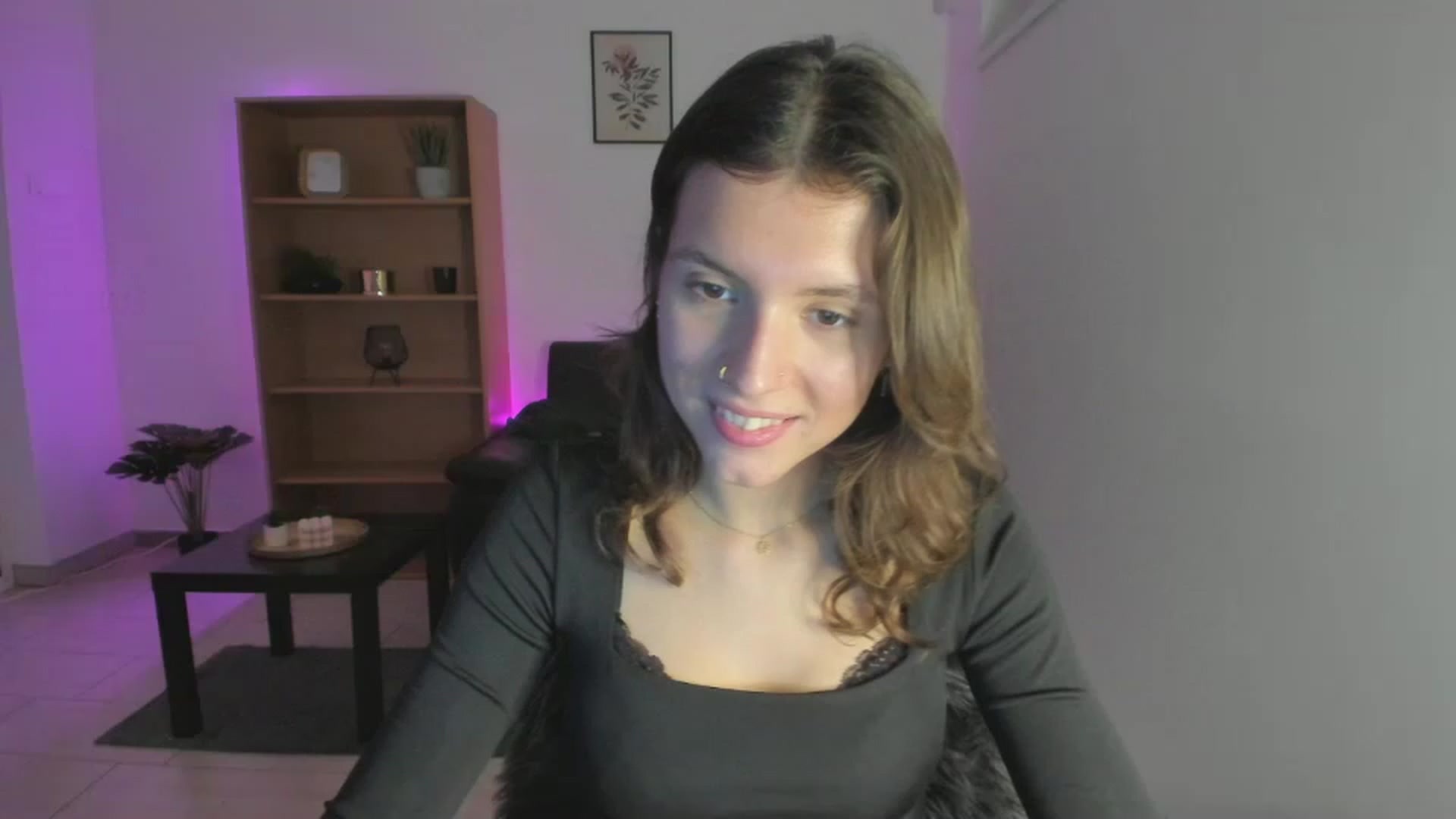 Gallery image thumbnail from SaraJaay18's myfreecams stream on, 12/21/2022, 14:24 image 6 of 20