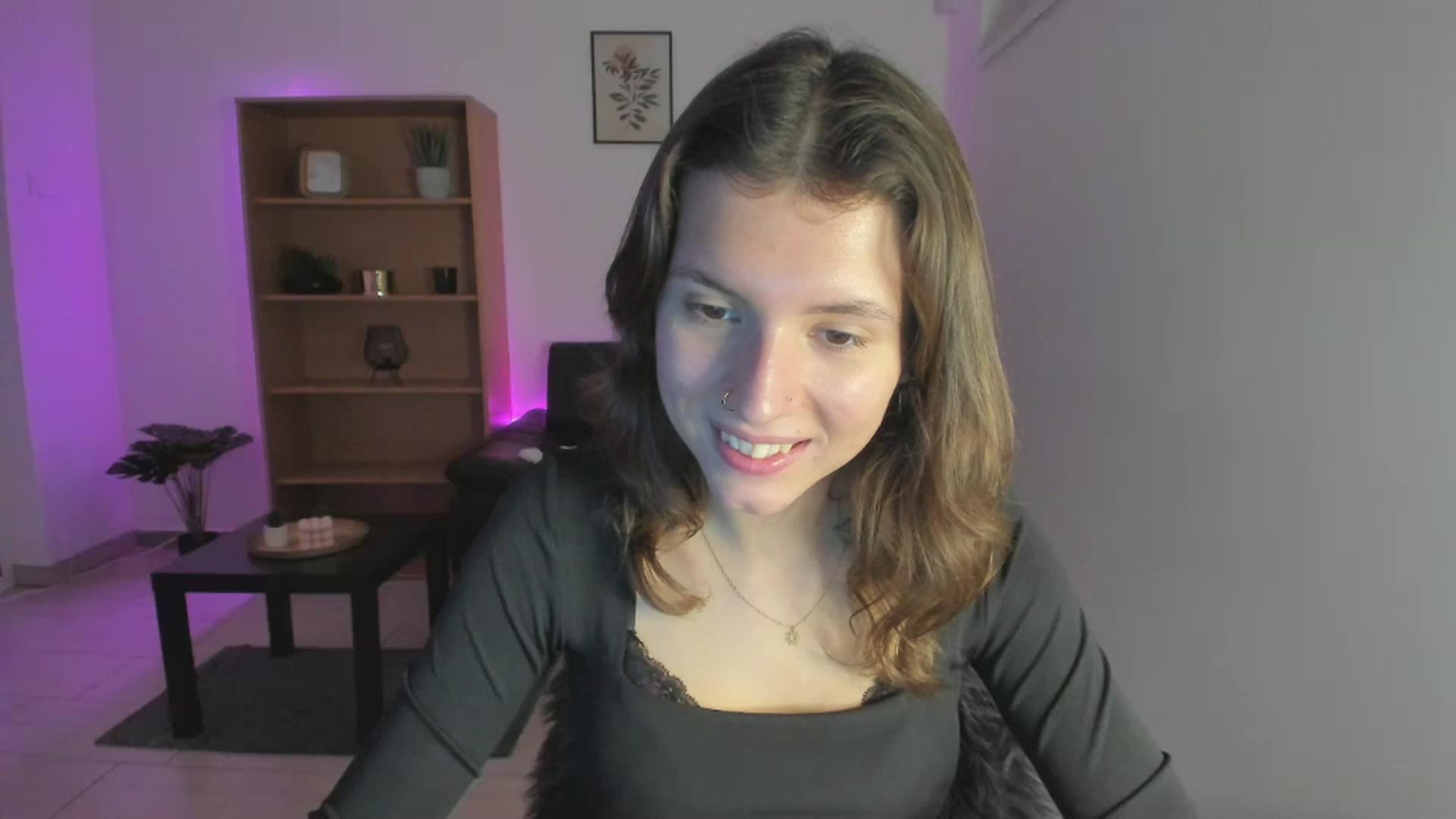 Gallery image thumbnail from SaraJaay18's myfreecams stream on, 12/21/2022, 14:24 image 19 of 20