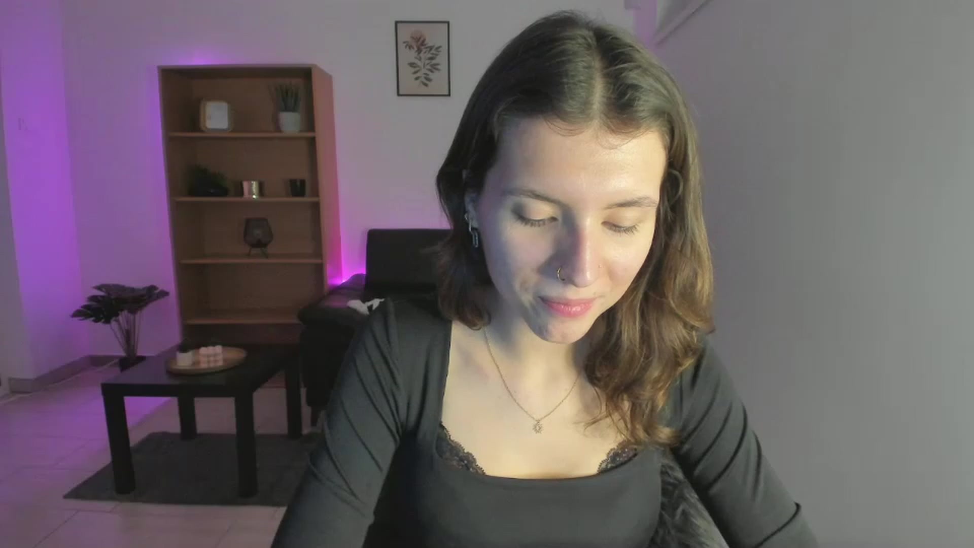 Gallery image thumbnail from SaraJaay18's myfreecams stream on, 12/21/2022, 14:24 image 17 of 20