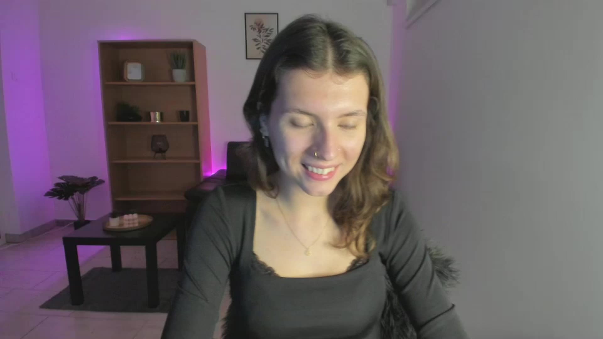 Gallery image thumbnail from SaraJaay18's myfreecams stream on, 12/21/2022, 14:24 image 16 of 20