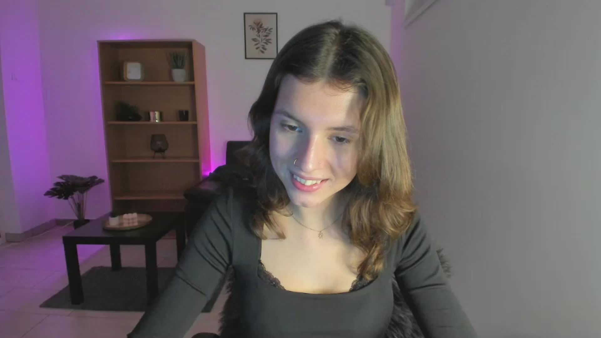 Gallery image thumbnail from SaraJaay18's myfreecams stream on, 12/21/2022, 14:24 image 1 of 20