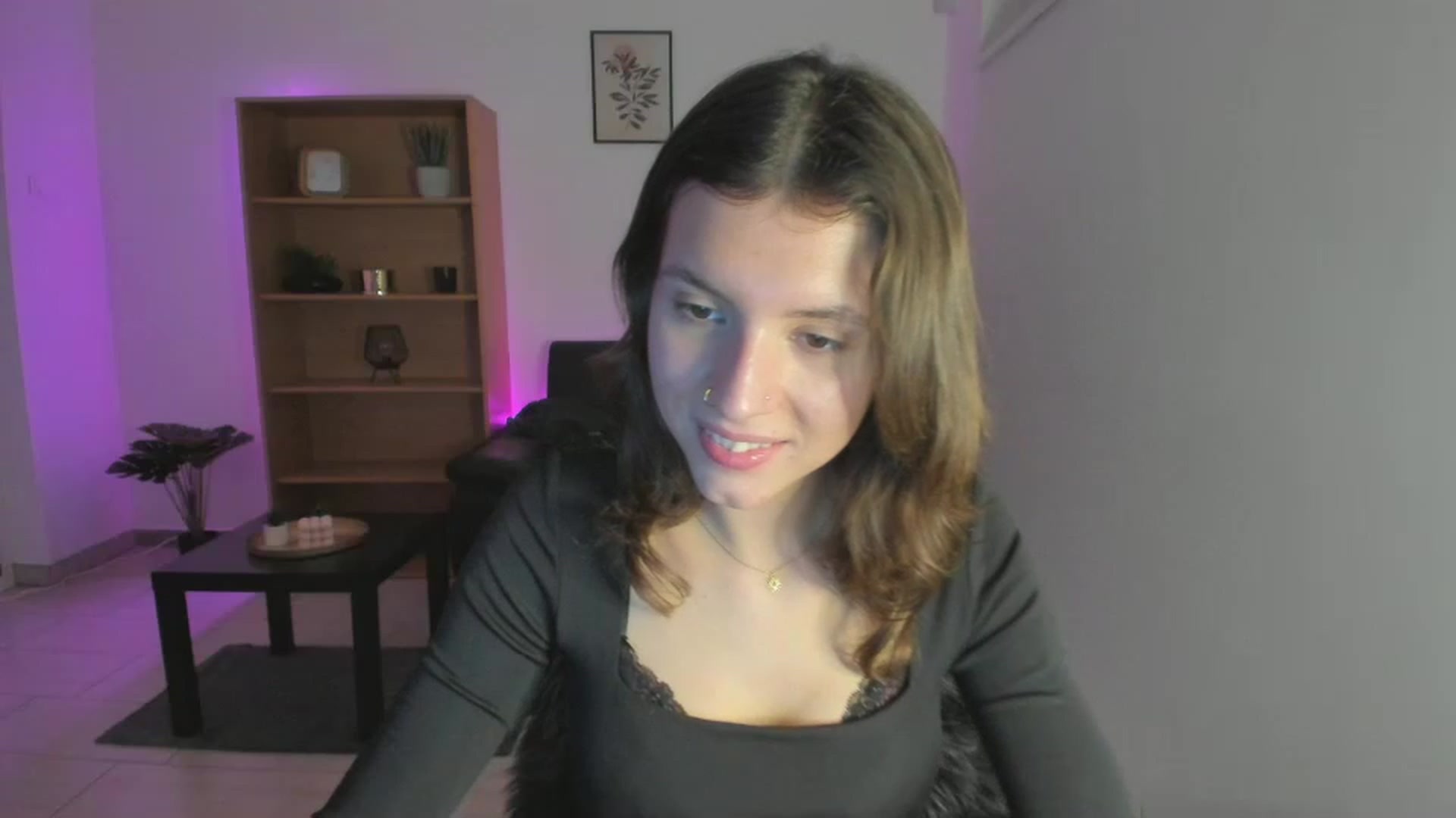 Gallery image thumbnail from SaraJaay18's myfreecams stream on, 12/21/2022, 14:24 image 3 of 20