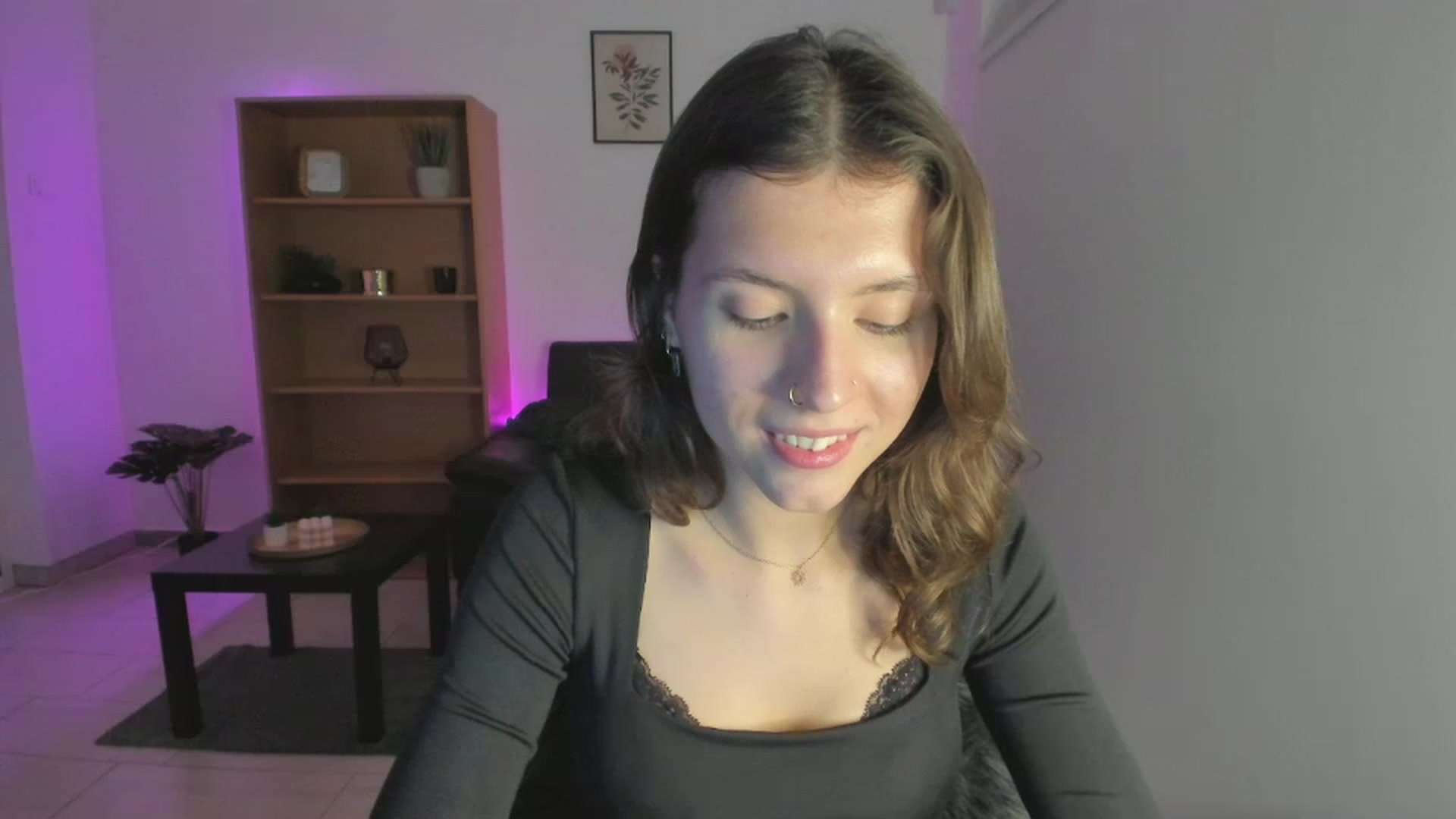 Gallery image thumbnail from SaraJaay18's myfreecams stream on, 12/21/2022, 14:24 image 8 of 20