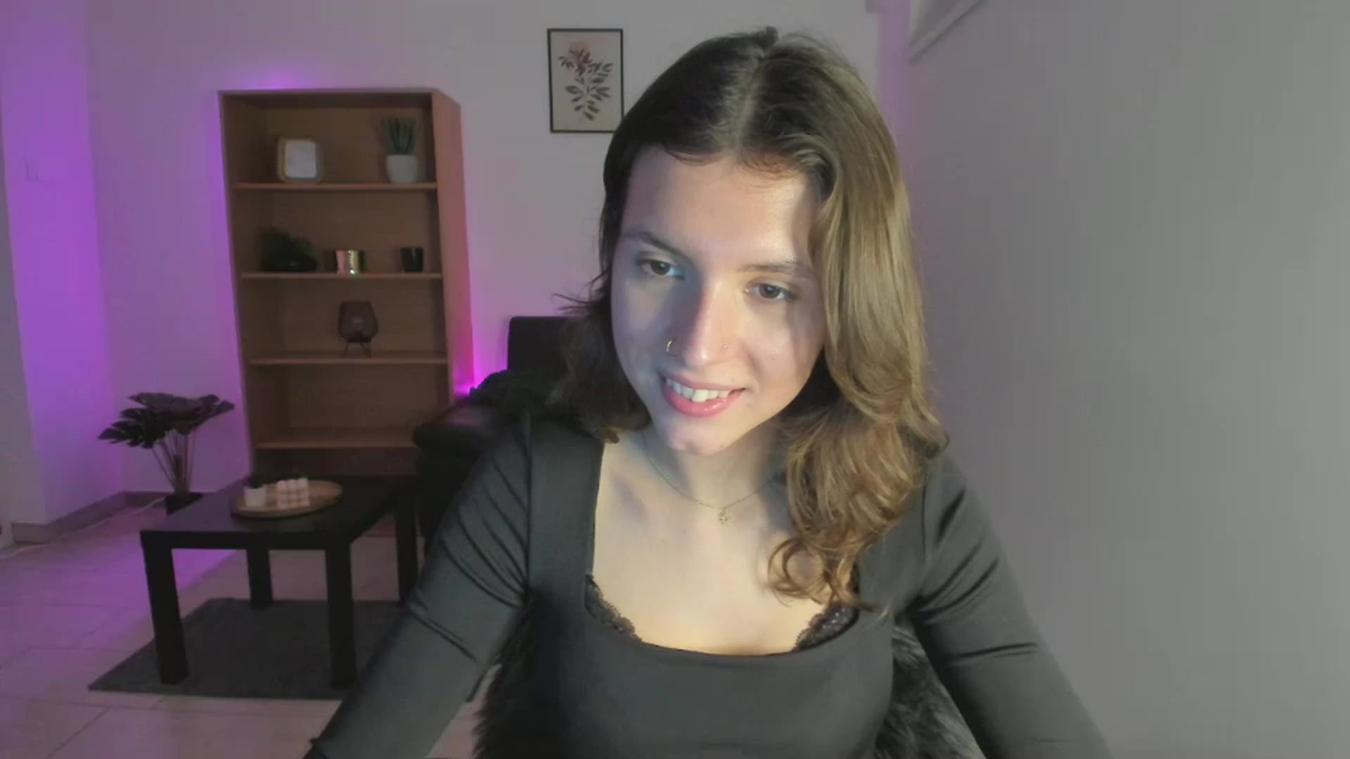 Gallery image thumbnail from SaraJaay18's myfreecams stream on, 12/21/2022, 14:24 image 7 of 20