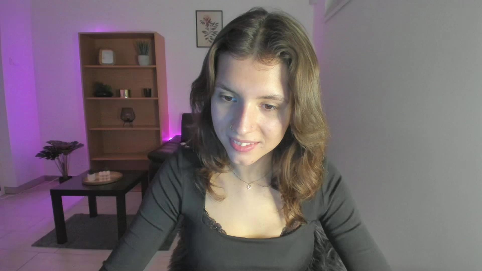 Gallery image thumbnail from SaraJaay18's myfreecams stream on, 12/21/2022, 17:05 image 15 of 20