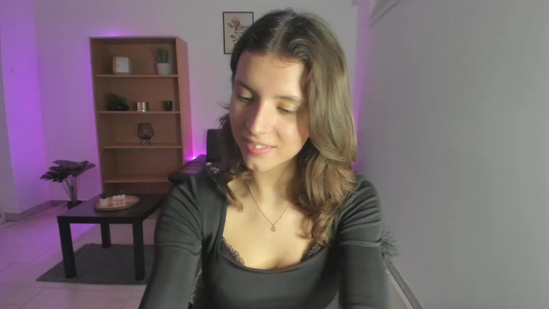 Gallery image thumbnail from SaraJaay18's myfreecams stream on, 12/21/2022, 17:05 image 20 of 20