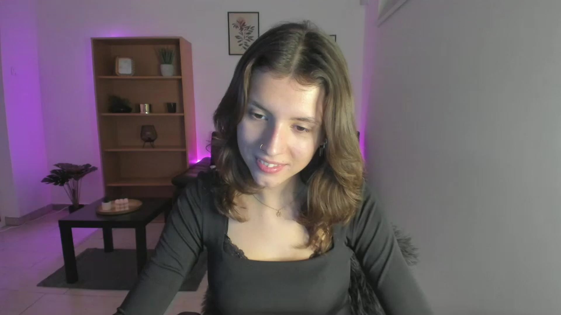 Gallery image thumbnail from SaraJaay18's myfreecams stream on, 12/21/2022, 17:05 image 8 of 20