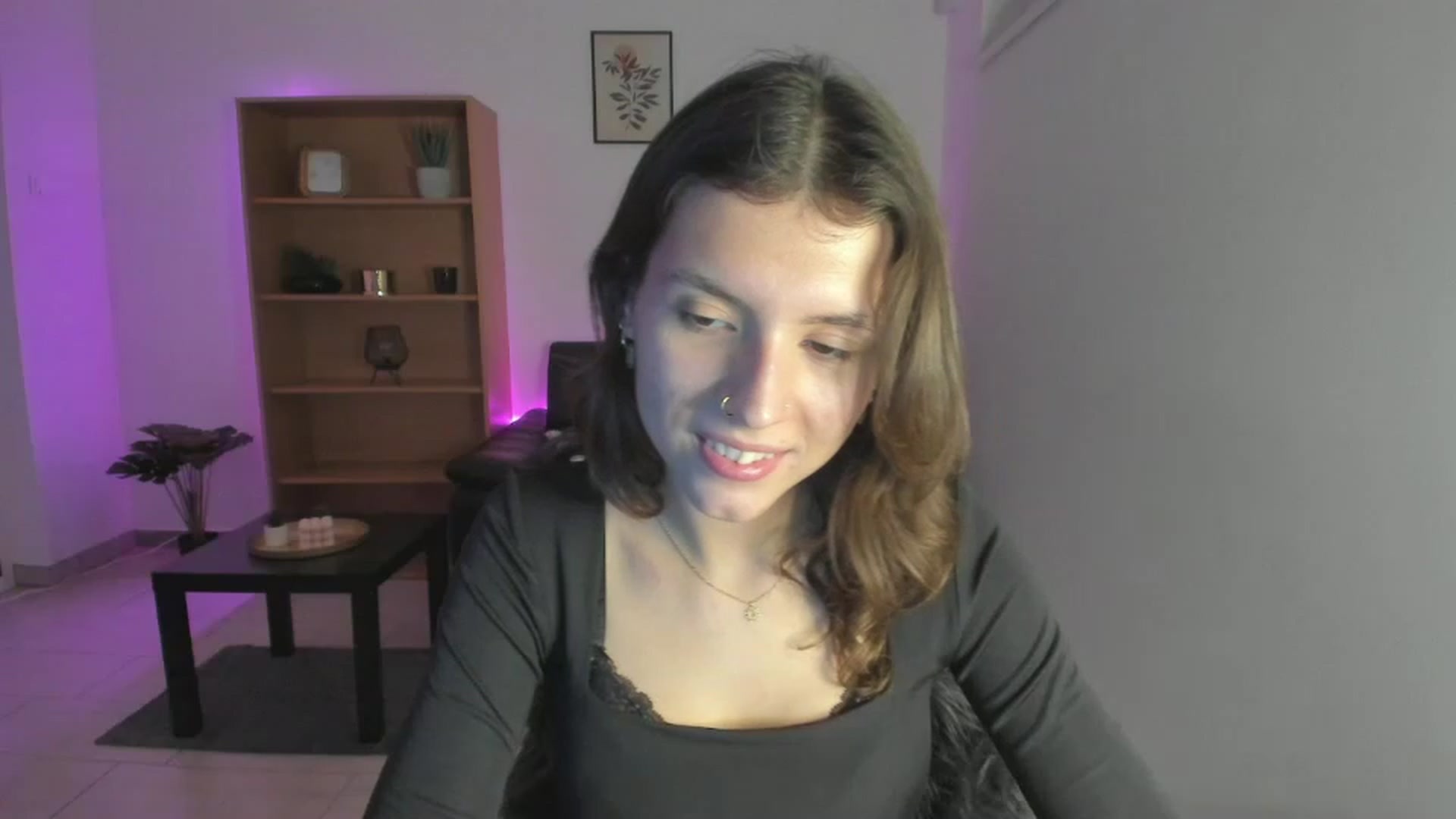Gallery image thumbnail from SaraJaay18's myfreecams stream on, 12/21/2022, 17:05 image 11 of 20