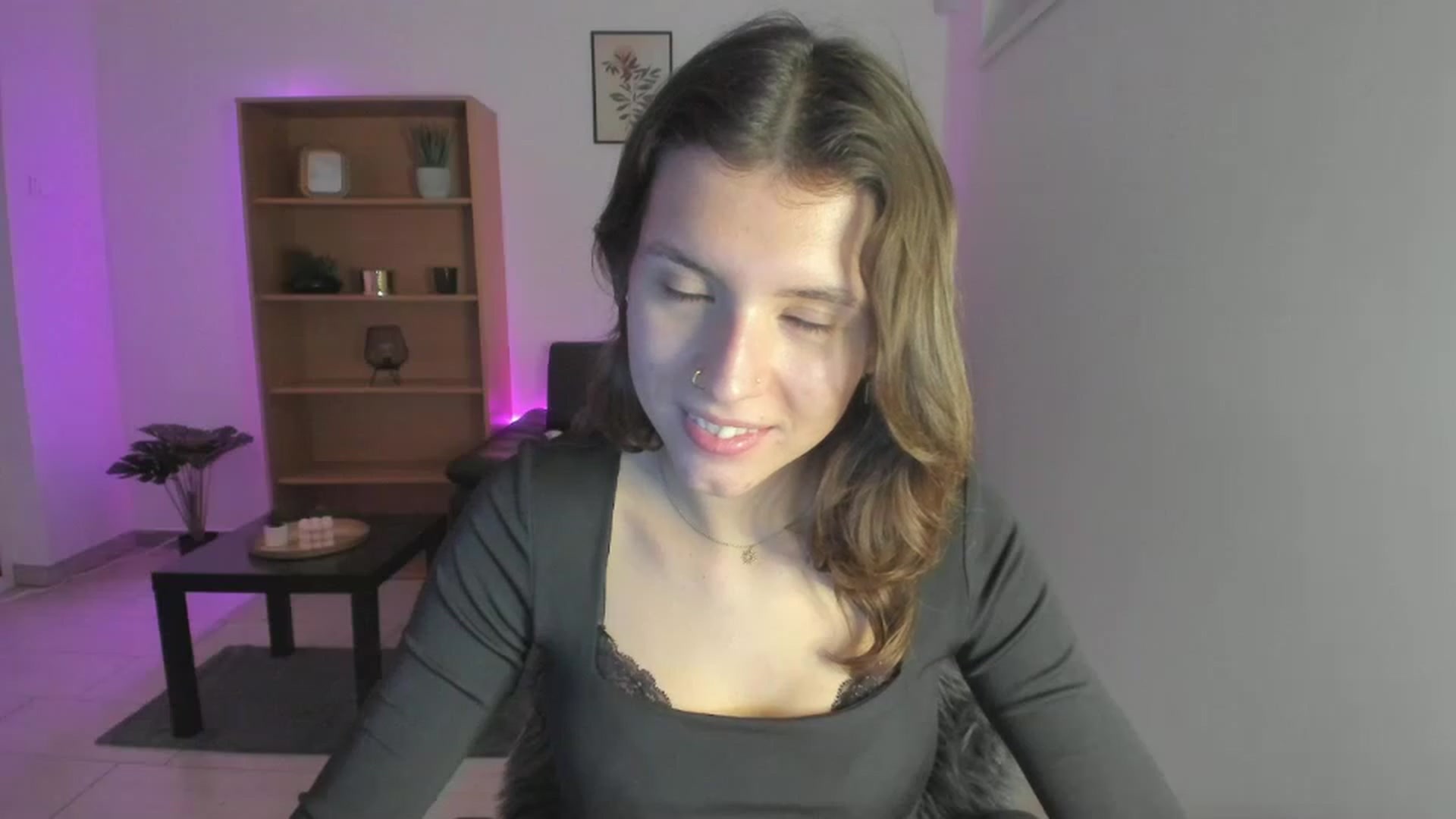 Gallery image thumbnail from SaraJaay18's myfreecams stream on, 12/21/2022, 17:05 image 18 of 20