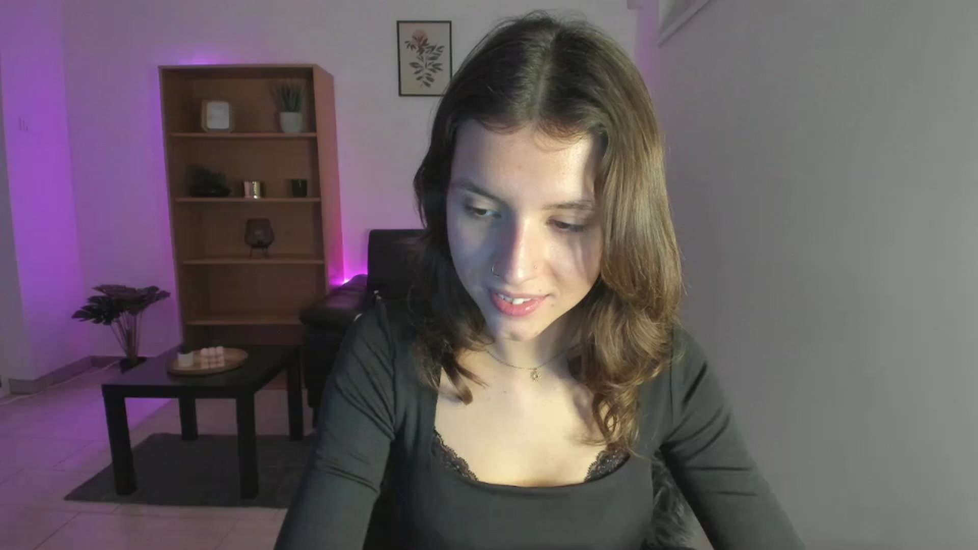Gallery image thumbnail from SaraJaay18's myfreecams stream on, 12/21/2022, 17:05 image 1 of 20