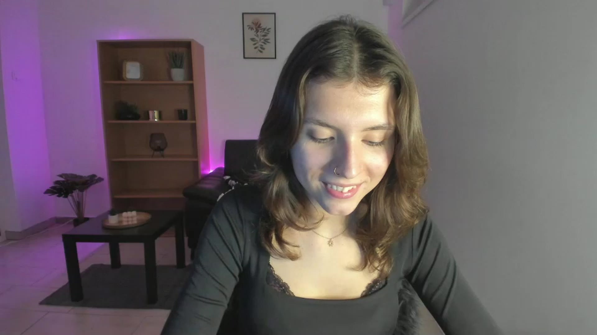 Gallery image thumbnail from SaraJaay18's myfreecams stream on, 12/21/2022, 17:05 image 7 of 20