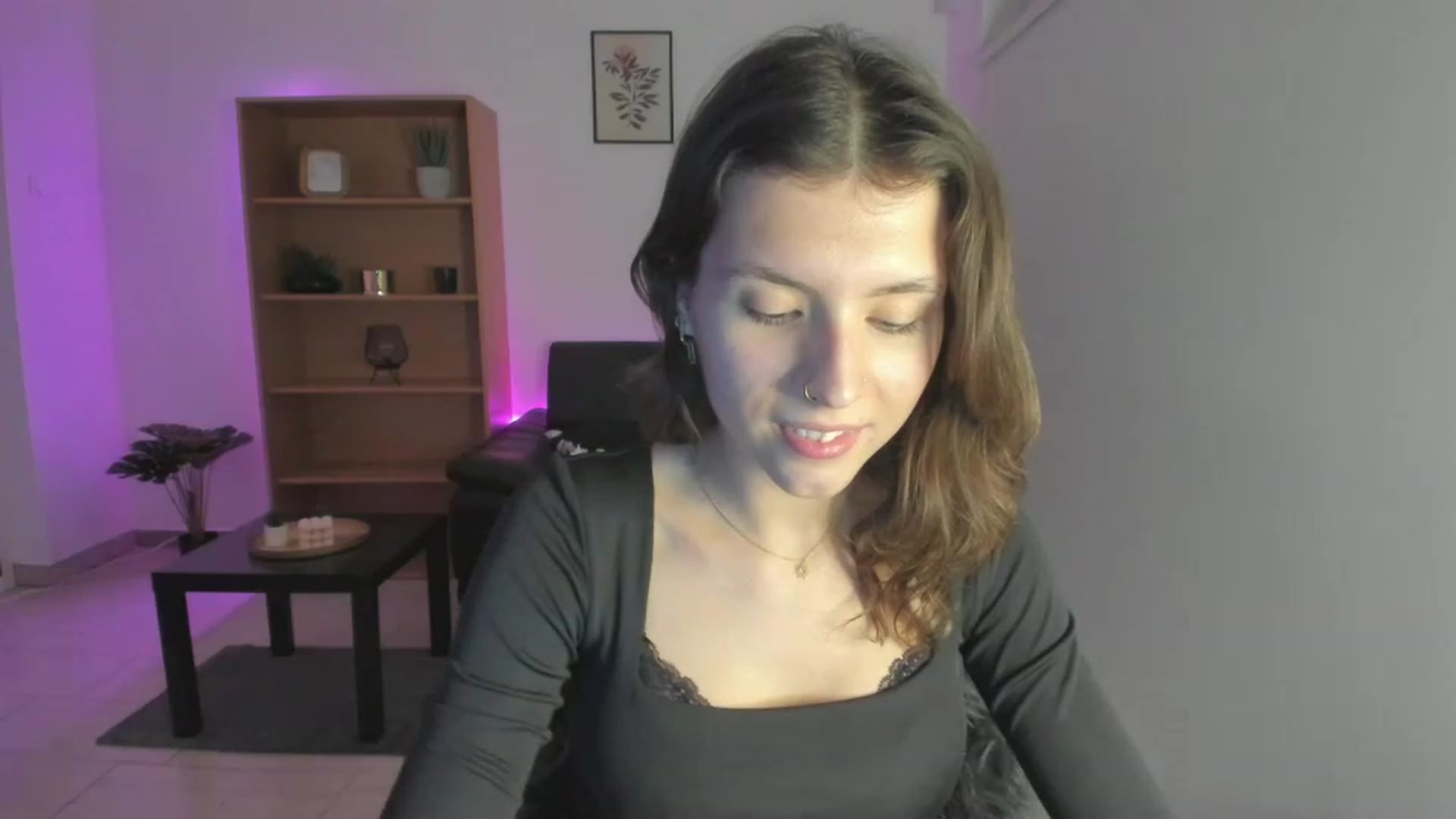 Gallery image thumbnail from SaraJaay18's myfreecams stream on, 12/21/2022, 17:05 image 4 of 20