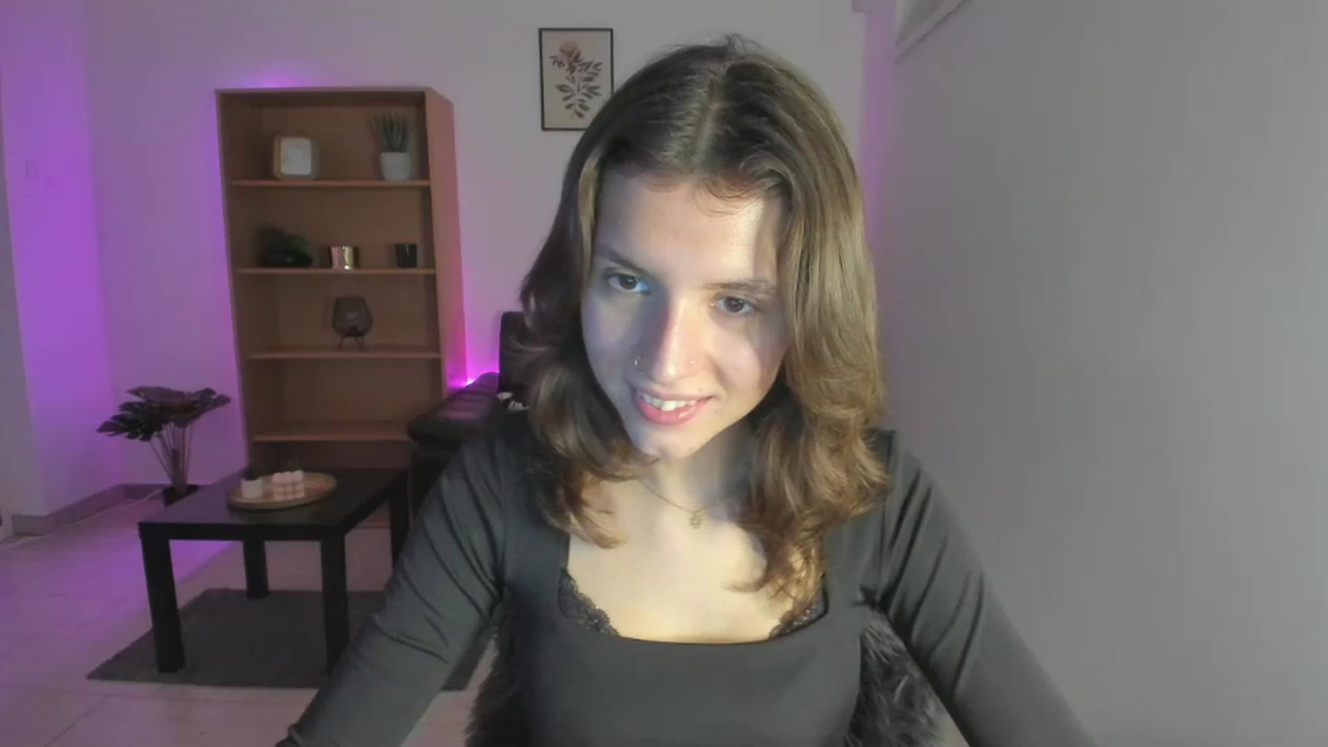 Gallery image thumbnail from SaraJaay18's myfreecams stream on, 12/21/2022, 17:05 image 6 of 20