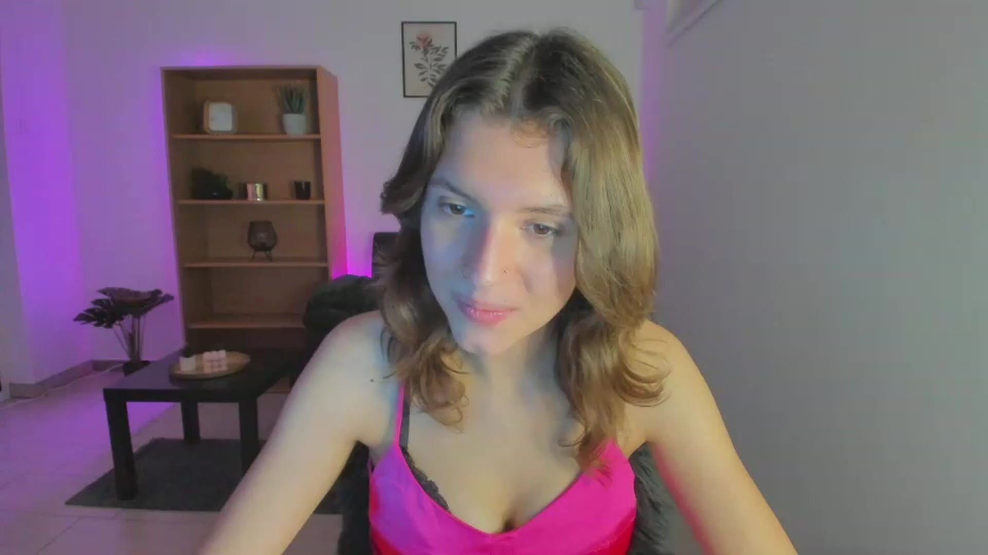 Gallery image thumbnail from SaraJaay18's myfreecams stream on, 12/29/2022, 17:12 image 18 of 20