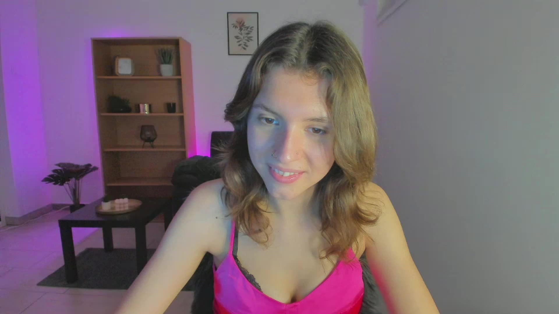 Gallery image thumbnail from SaraJaay18's myfreecams stream on, 12/29/2022, 17:12 image 11 of 20