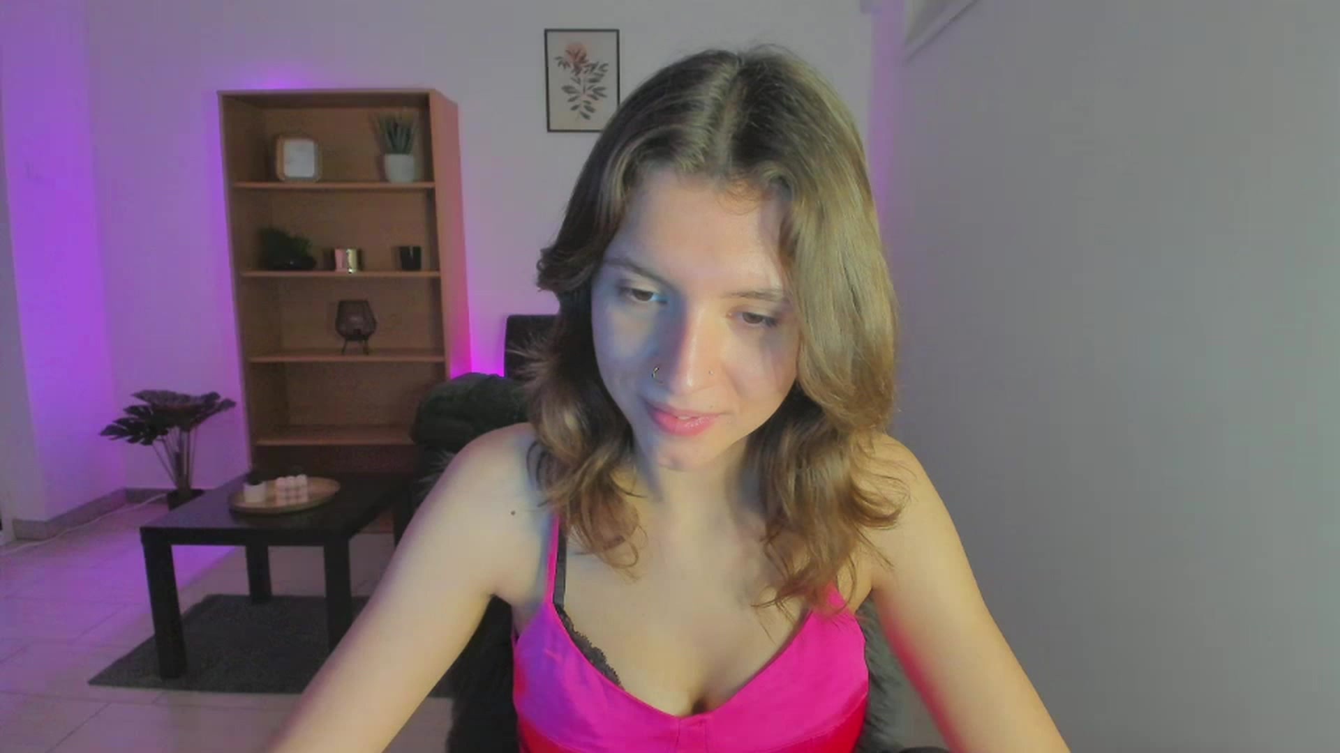 Gallery image thumbnail from SaraJaay18's myfreecams stream on, 12/29/2022, 17:12 image 10 of 20
