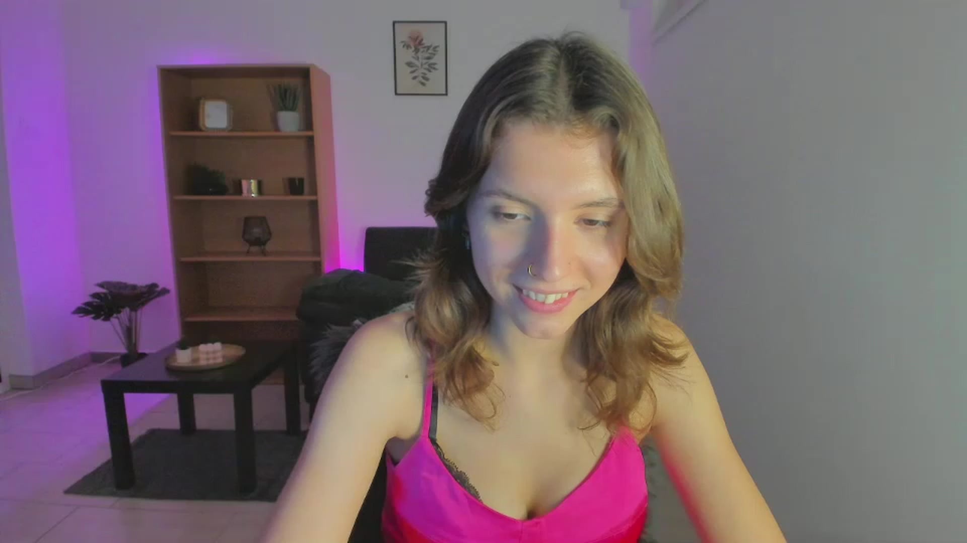Gallery image thumbnail from SaraJaay18's myfreecams stream on, 12/29/2022, 17:12 image 6 of 20