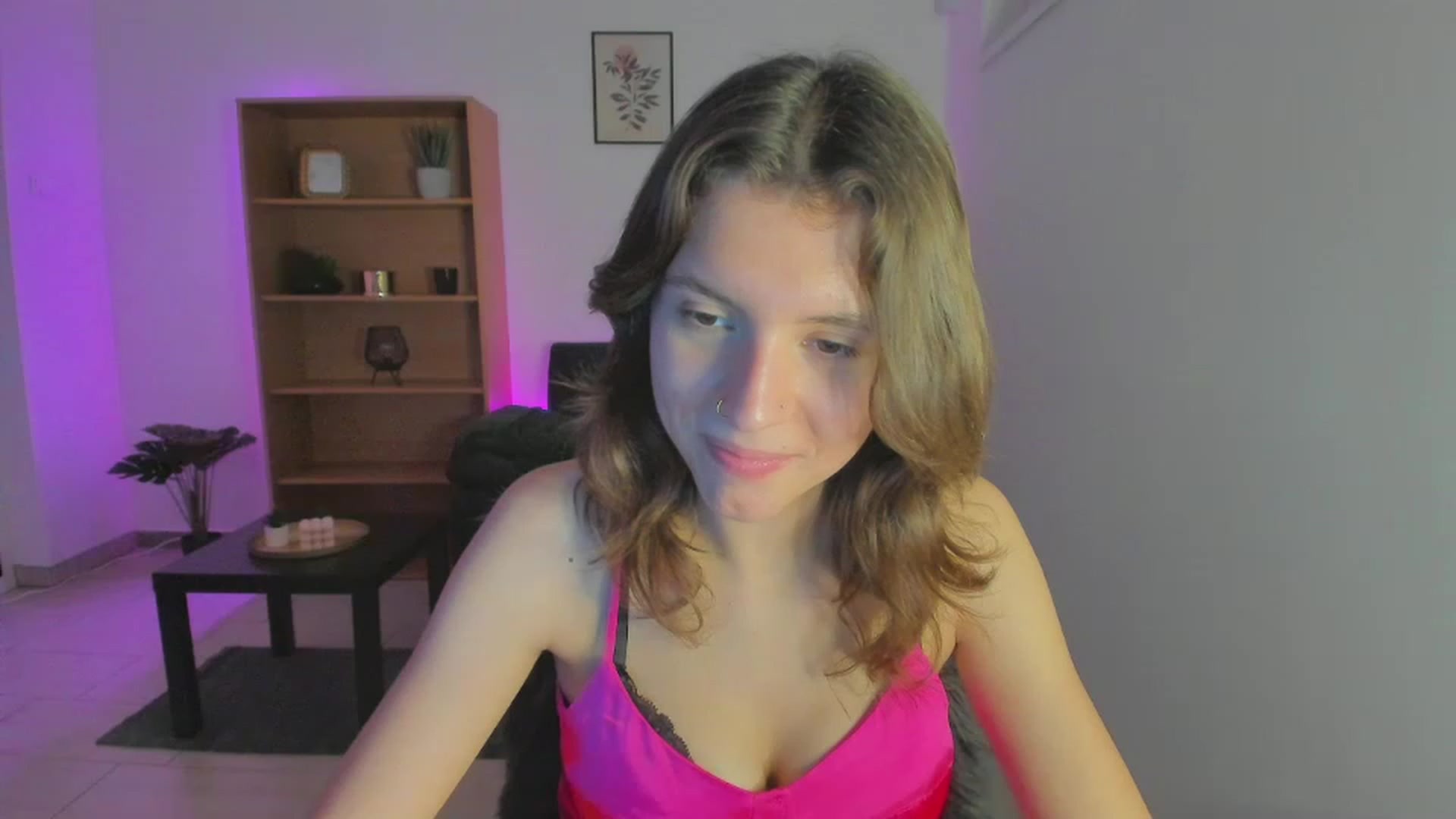Gallery image thumbnail from SaraJaay18's myfreecams stream on, 12/29/2022, 17:12 image 8 of 20