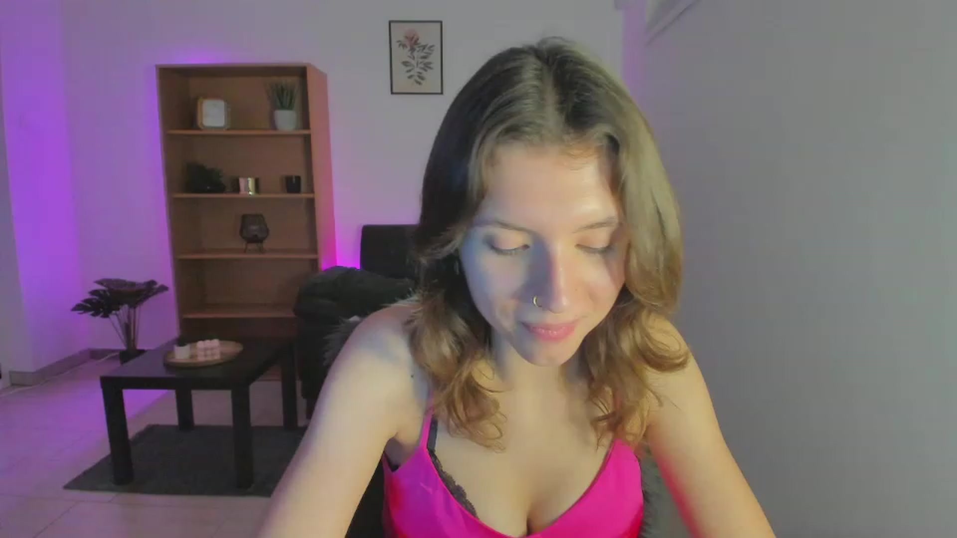 Gallery image thumbnail from SaraJaay18's myfreecams stream on, 12/29/2022, 17:12 image 13 of 20