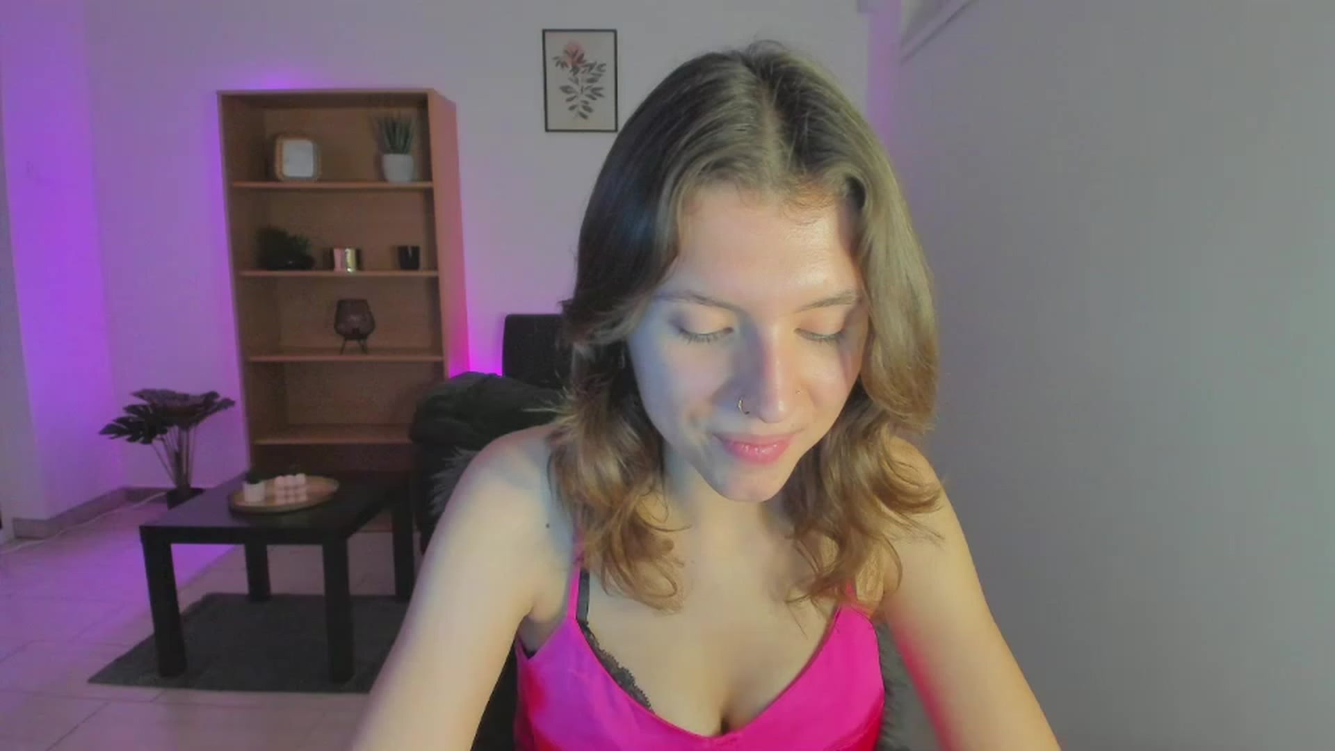 Gallery image thumbnail from SaraJaay18's myfreecams stream on, 12/29/2022, 17:12 image 12 of 20
