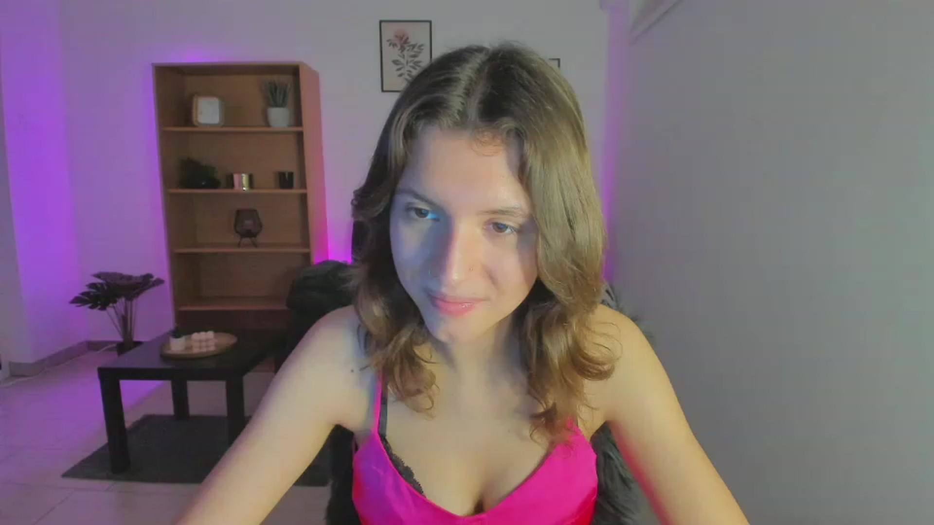 Gallery image thumbnail from SaraJaay18's myfreecams stream on, 12/29/2022, 17:12 image 15 of 20