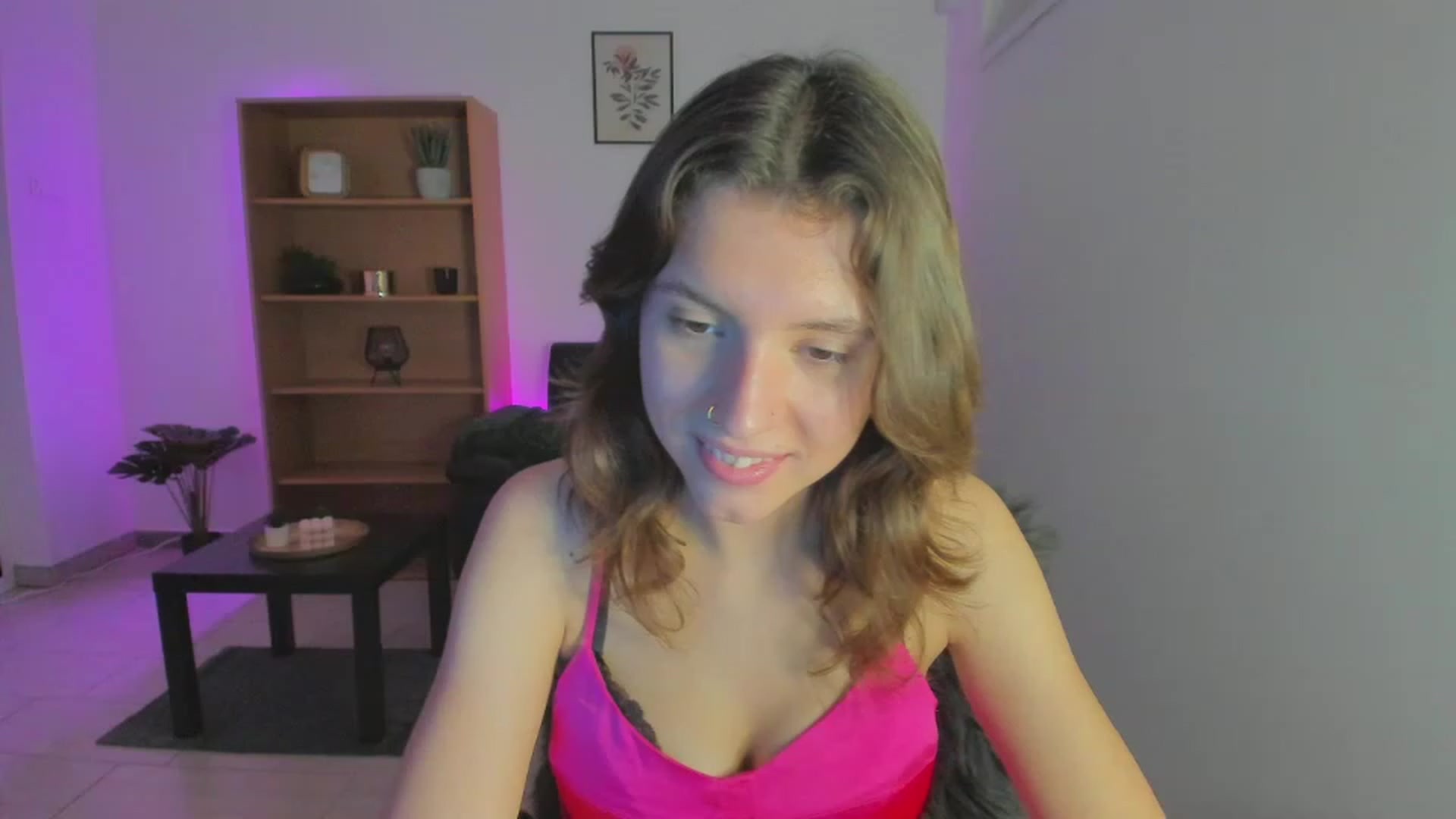 Gallery image thumbnail from SaraJaay18's myfreecams stream on, 12/29/2022, 17:12 image 5 of 20