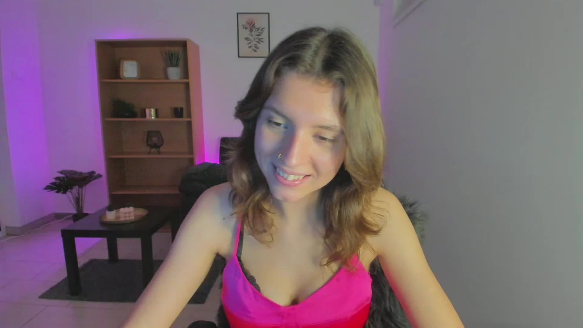 Gallery image thumbnail from SaraJaay18's myfreecams stream on, 12/29/2022, 17:12 image 9 of 20