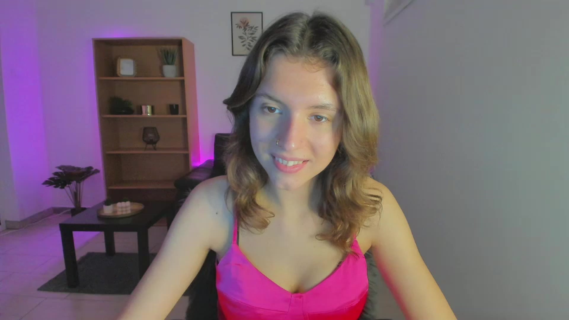 Gallery image thumbnail from SaraJaay18's myfreecams stream on, 12/29/2022, 18:39 image 16 of 20