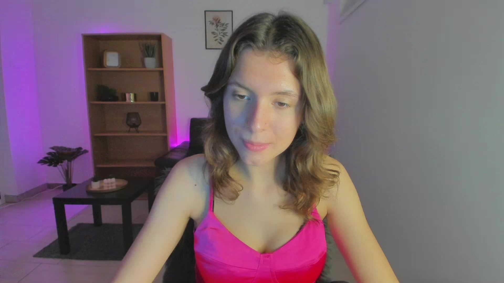 Gallery image thumbnail from SaraJaay18's myfreecams stream on, 12/29/2022, 18:39 image 14 of 20