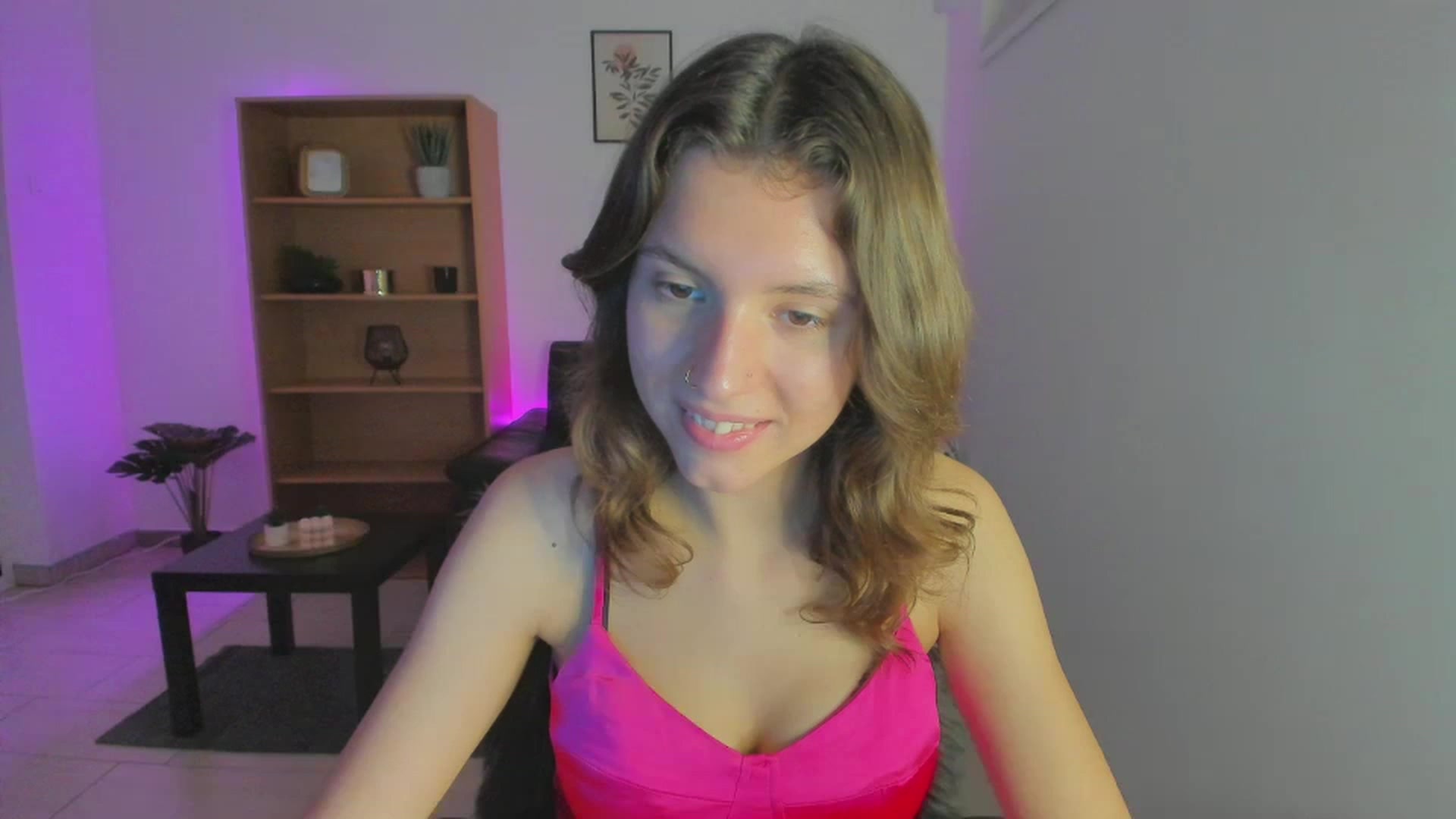 Gallery image thumbnail from SaraJaay18's myfreecams stream on, 12/29/2022, 18:39 image 17 of 20