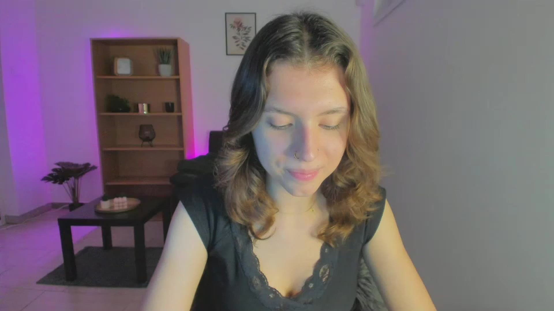 Gallery image thumbnail from SaraJaay18's myfreecams stream on, 12/30/2022, 14:50 image 8 of 20